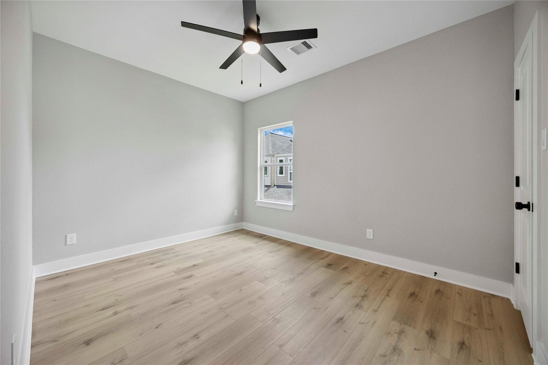 811 E 32nd Street, Houston, TX 77022 811 E 32nd Street, Houston, TX 77022