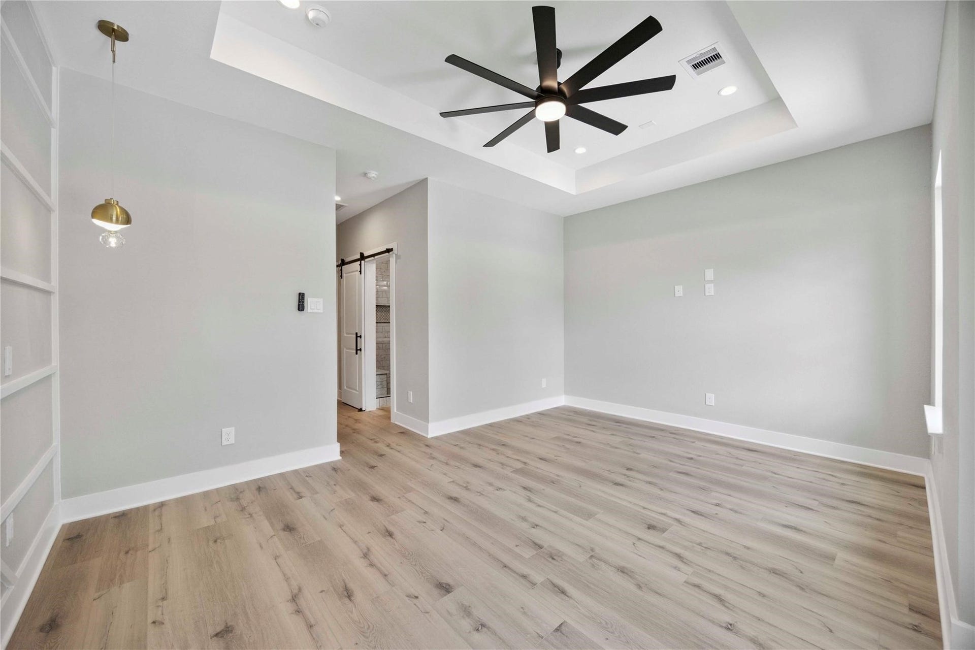 811 E 32nd Street, Houston, TX 77022 811 E 32nd Street, Houston, TX 77022