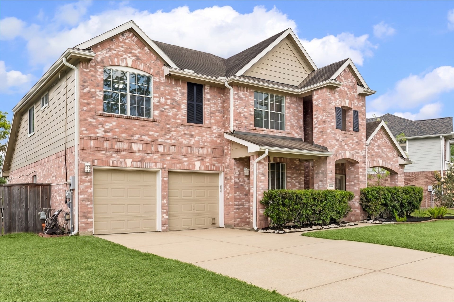 SPACIOUS 4 BEDROOM, 2.5 BATH FLOOR PLAN WITH A 2-CAR ATTACHED GARAGE DESIGNED FOR BOTH COMFORT AND FUNCTIONALITY. IDEAL LAYOUT FOR EVERYDAY LIVING AND ENTERTAINING.