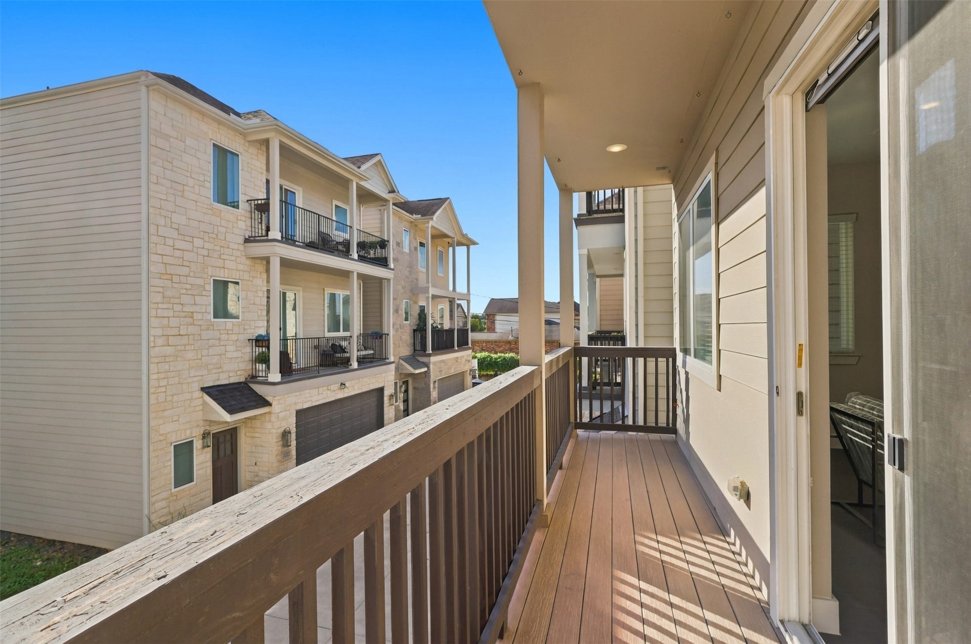 1444 W 34th 1/2 Street, Houston, TX 77018 Step outside to the covered second-floor balcony, offering a private outdoor extension of the main living area for relaxing, grilling, or entertaining.
