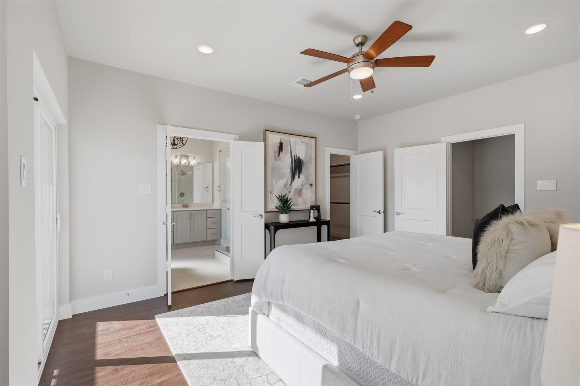 1444 W 34th 1/2 Street, Houston, TX 77018 The spacious primary bedroom offers direct access to the ensuite bath, generous closet storage, and plenty of room for a king-size bed and additional furnishings.