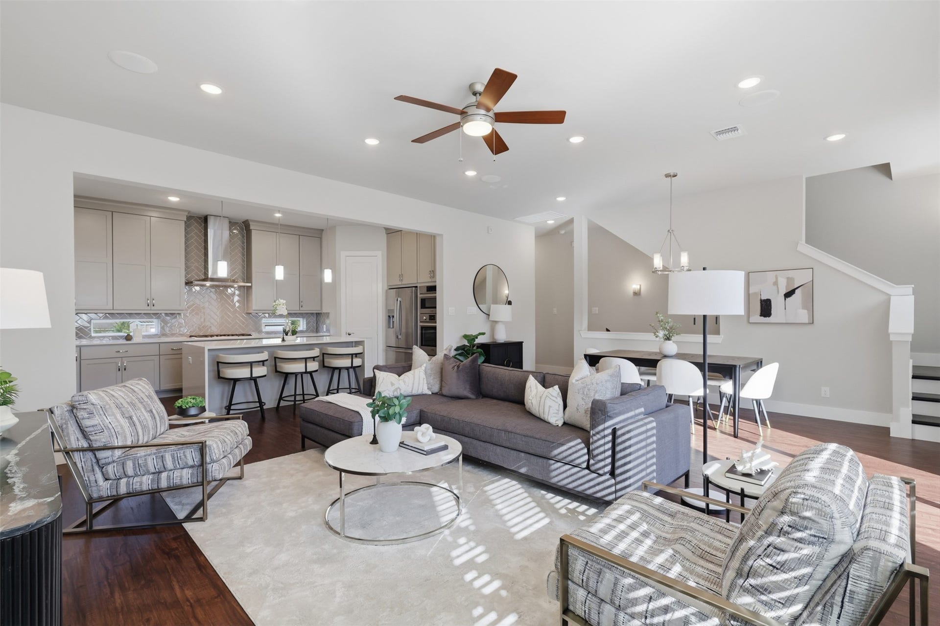 1444 W 34th 1/2 Street, Houston, TX 77018 Welcome to 1444 W 34th 1/2 Street, where modern living meets the heart of Garden Oaks/Oak Forest with an open-concept design, abundant natural light, and elevated finishes throughout.