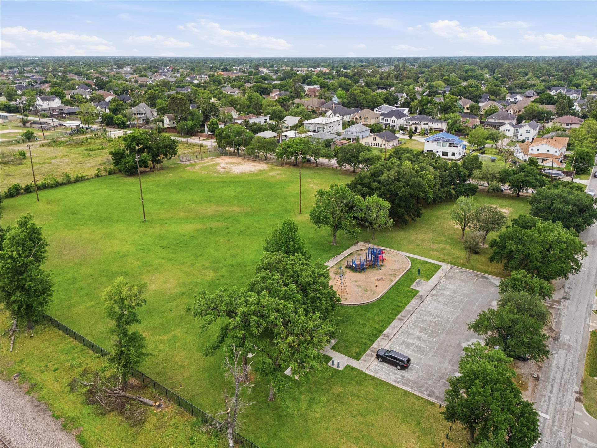 1444 W 34th 1/2 Street, Houston, TX 77018 American Legion Park is just a short walk away, giving you easy access to open green space, a playground, and a convenient spot to enjoy the outdoors close to home.