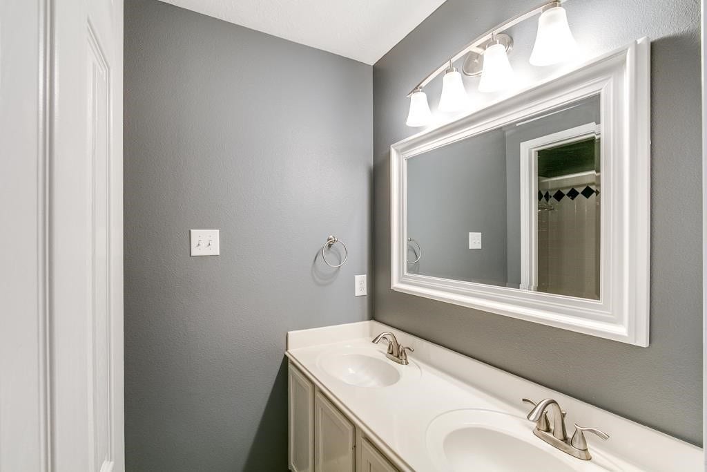 1718 BUMELIA COURT, Sugar Land, TX 77479 SECONDARY BATHROOM