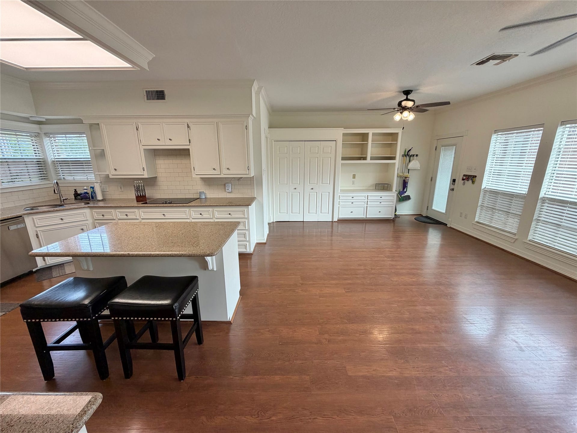 312 Timbercreek Drive, Lake Jackson, TX 77566
