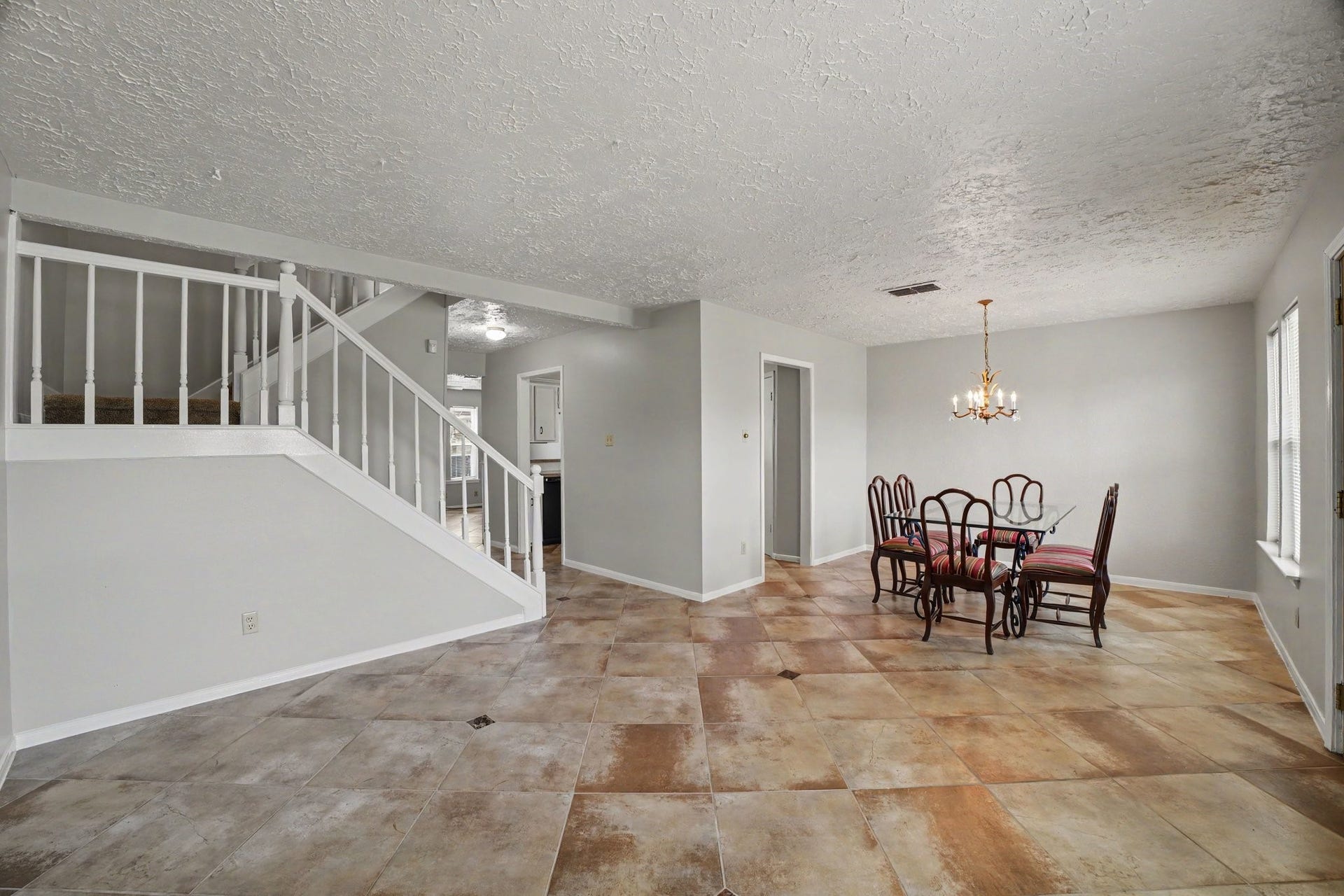 44 Chapparal Court, Missouri City, TX 77459 An inviting staircase featuring crisp white spindles creates a stylish architectural focal point along the left wall, leading smoothly to the upper level.