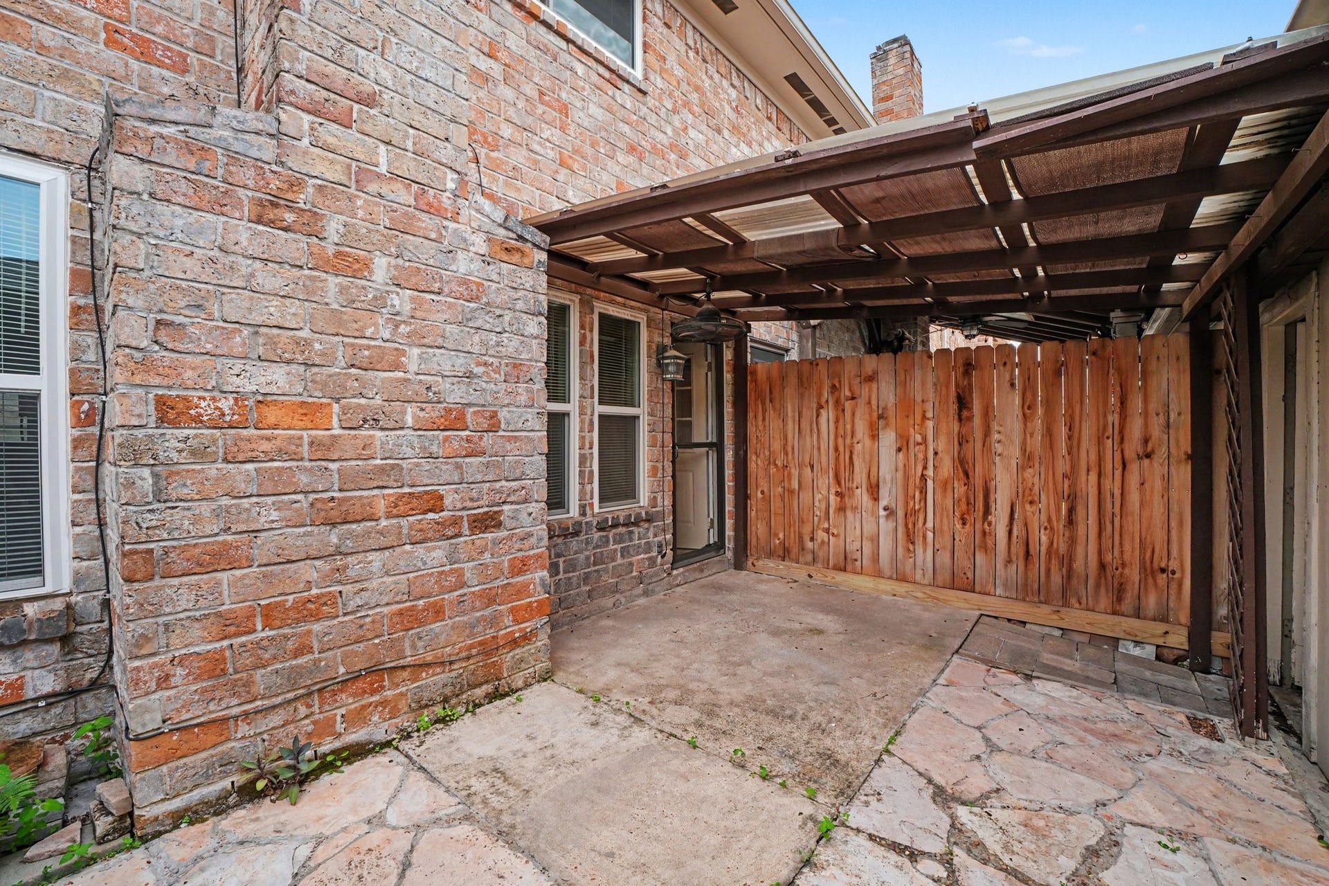 44 Chapparal Court, Missouri City, TX 77459 Enclosed by a full wooden privacy fence and complete with flagstone-style paver surfaces, this secluded outdoor nook provides a peaceful, low-maintenance setting perfect for alfresco dining or relaxing in privacy.