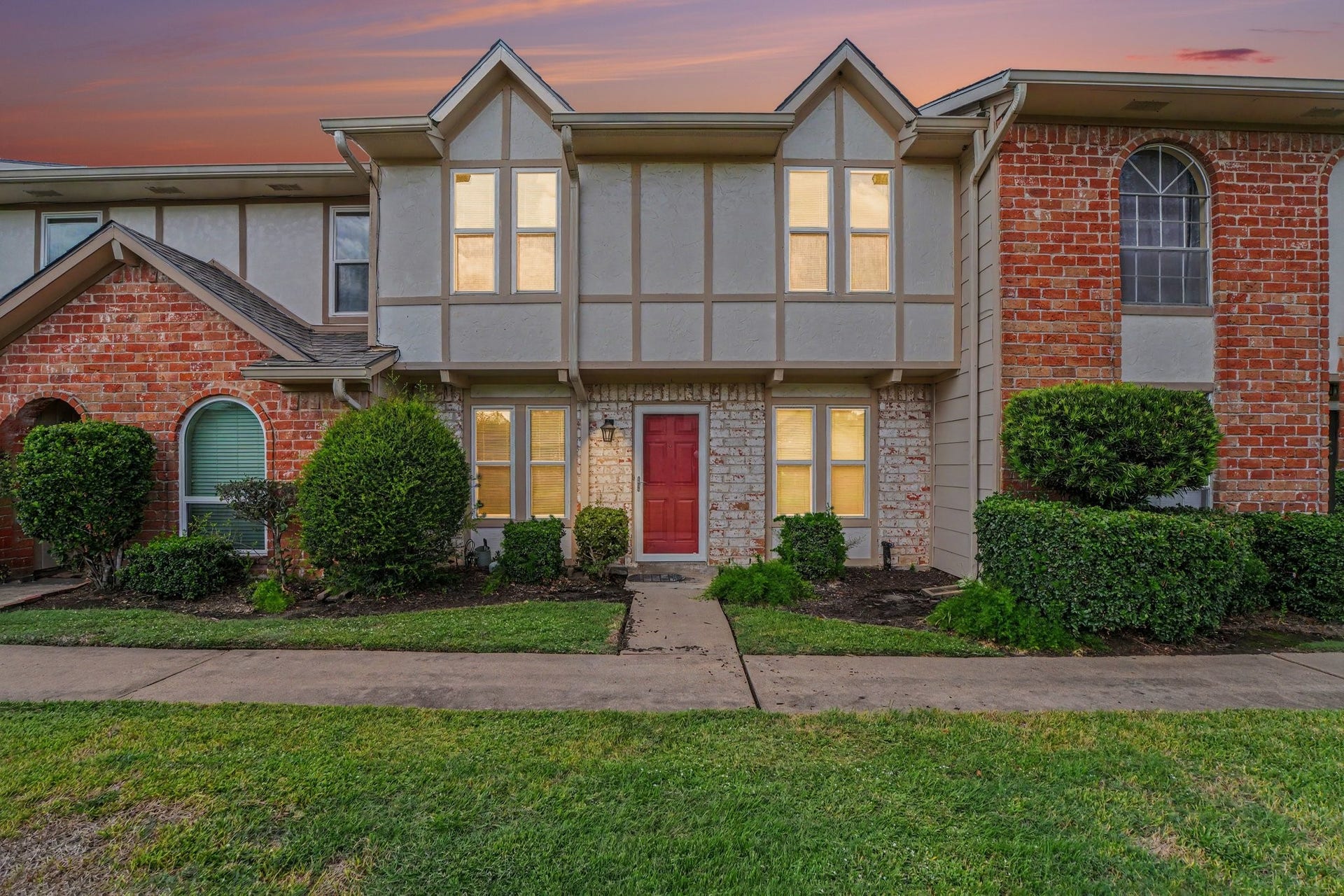 44 Chapparal Court, Missouri City, TX 77459 Welcome Home to 44 Chapparal Court!