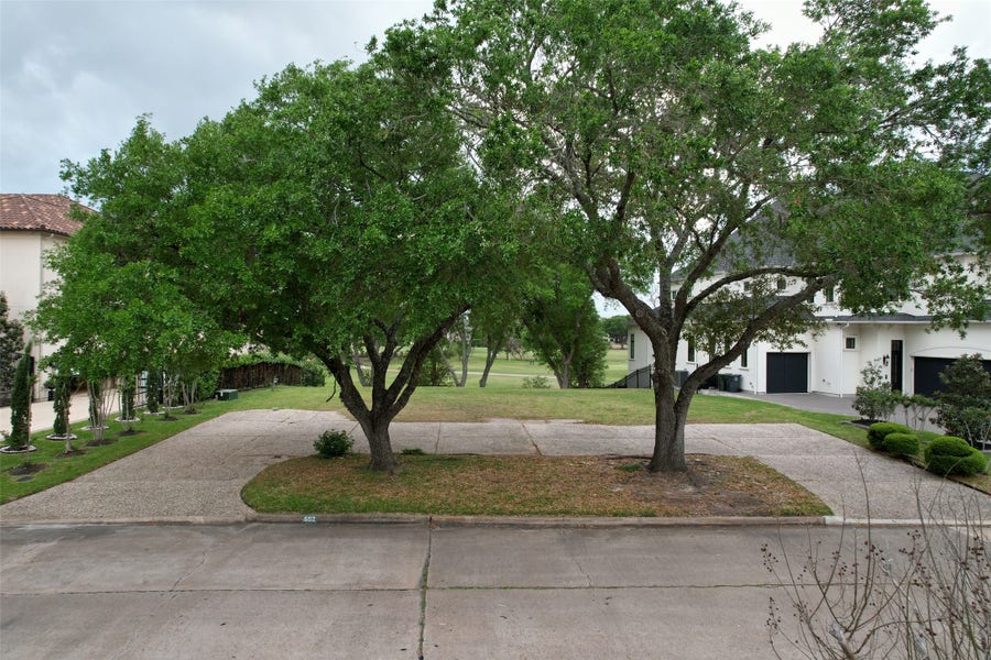 Property photo for 602 Sugar Creek Boulevard, Sugar Land, TX