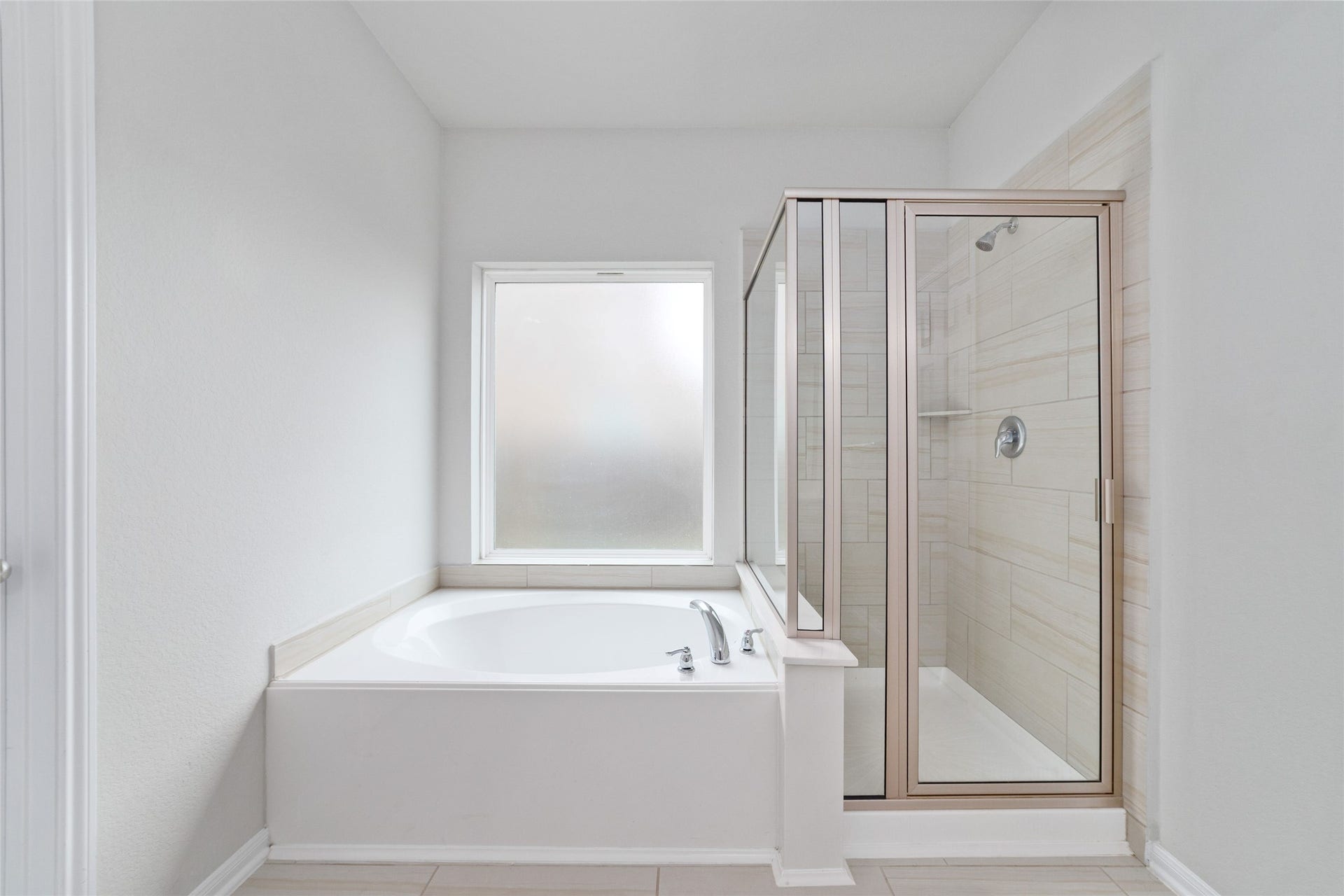 20755 Beeston Glade Lane, Katy, TX 77449 Large soaking tub & separate walk in shower in primary bathroom!