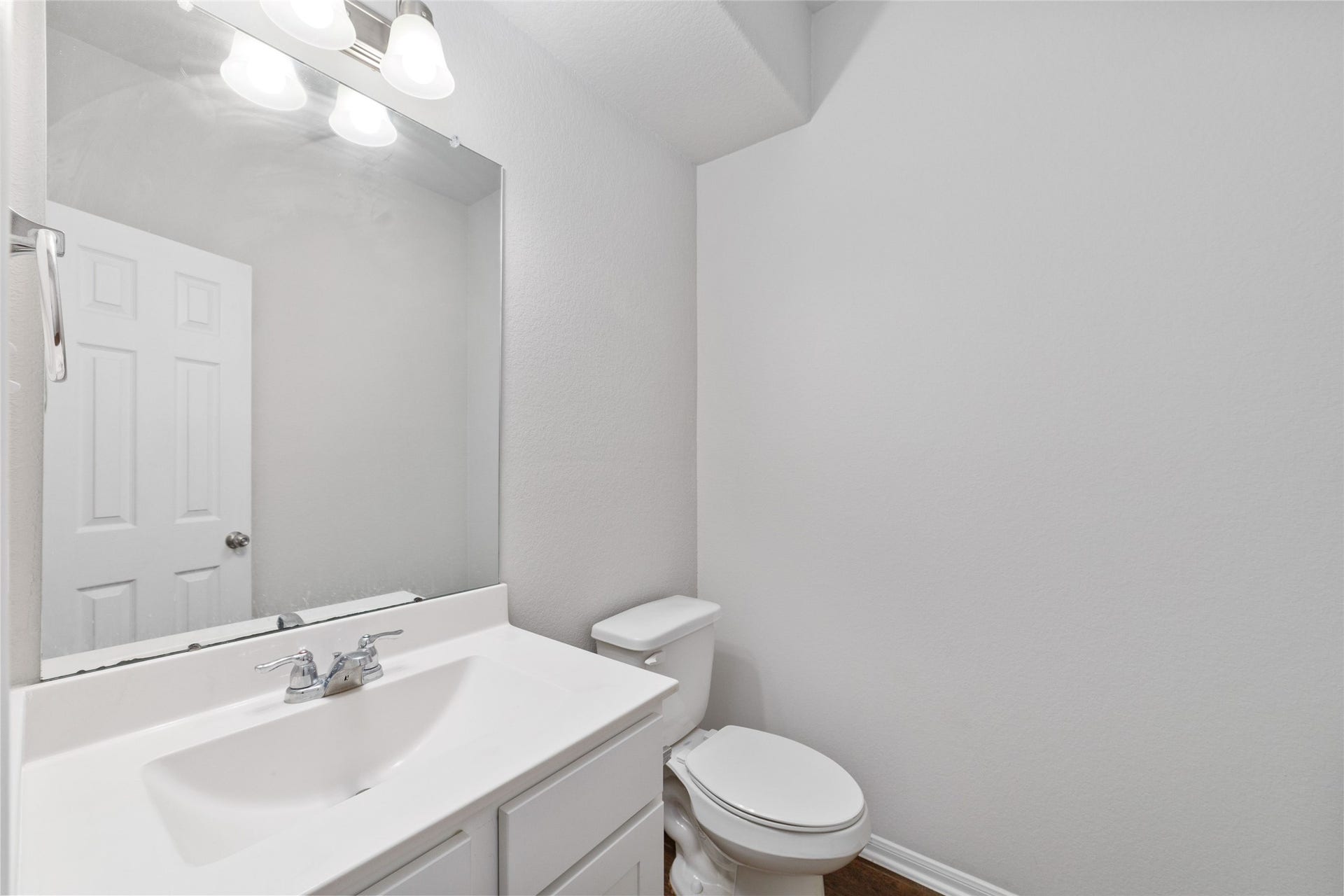 20755 Beeston Glade Lane, Katy, TX 77449 Half bathroom downstairs