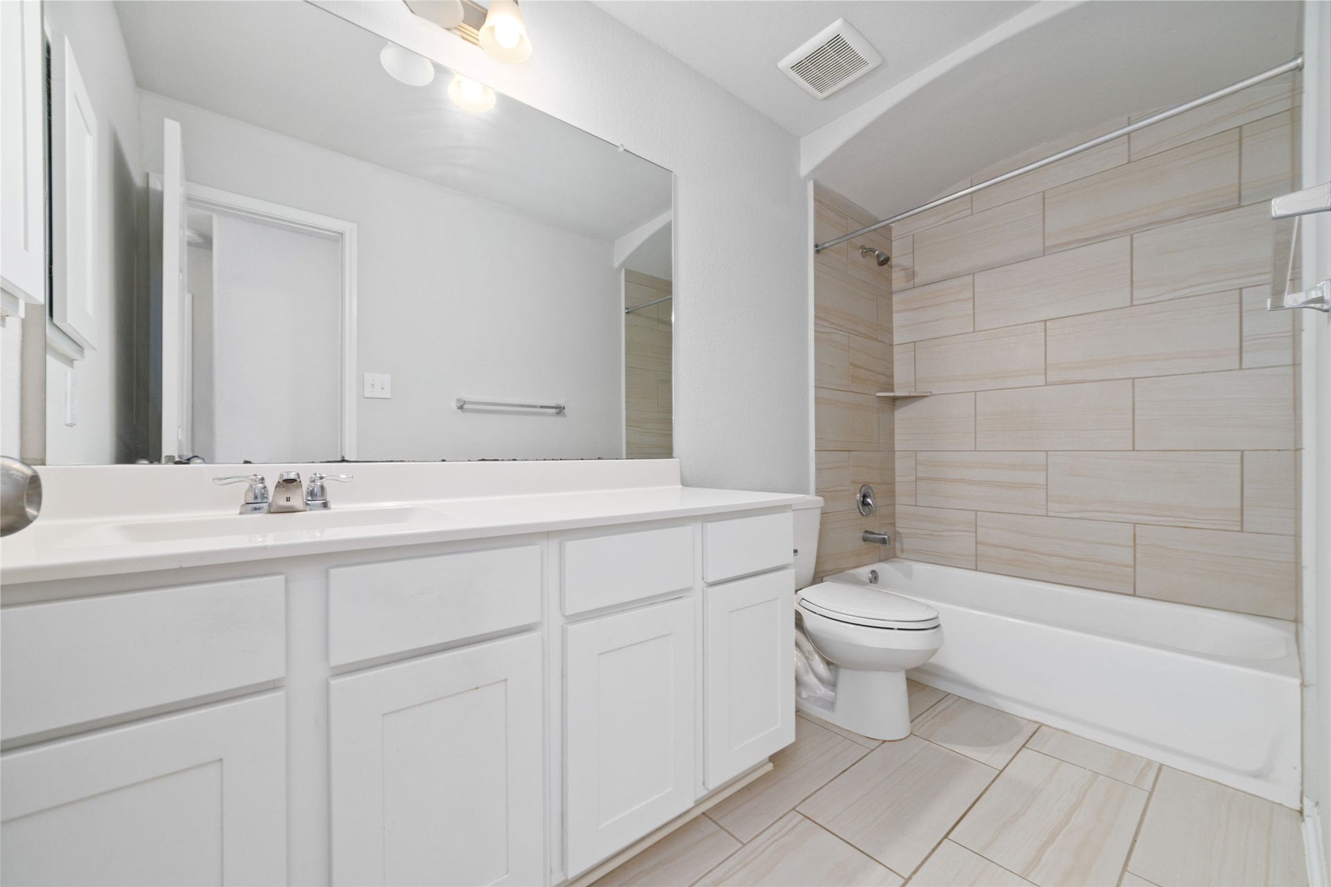 20755 Beeston Glade Lane, Katy, TX 77449 Upstairs full bathroom located outside bedroom 1 & 2!