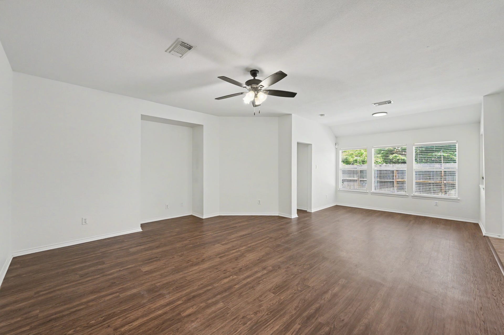 This room has been virtually staged with AI for you to envision the space.
