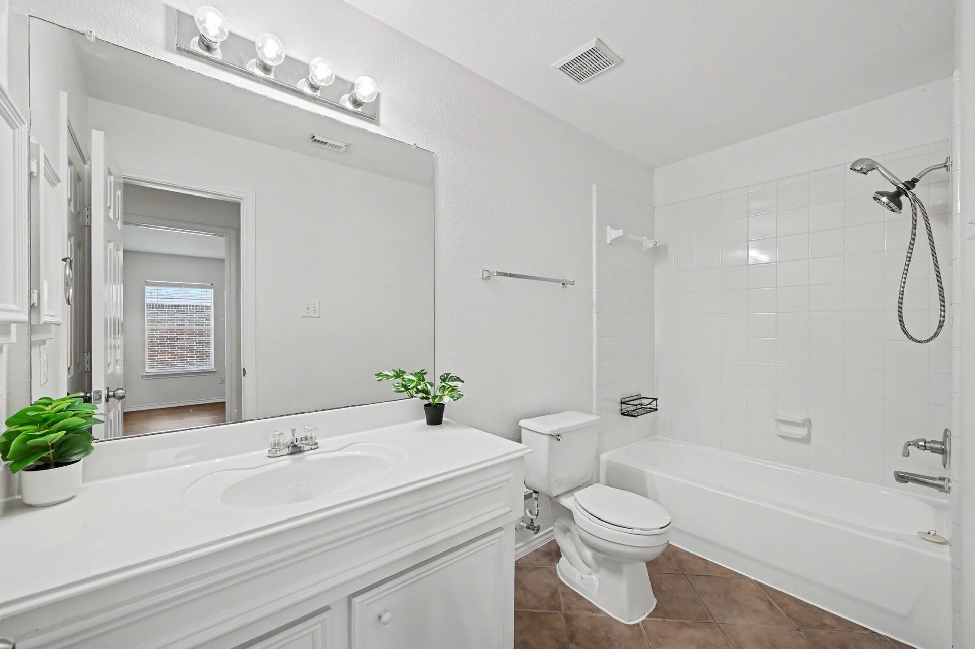 Nestled between the secondary bedrooms is a light, bright full bathroom for the secondary bedrooms to share.