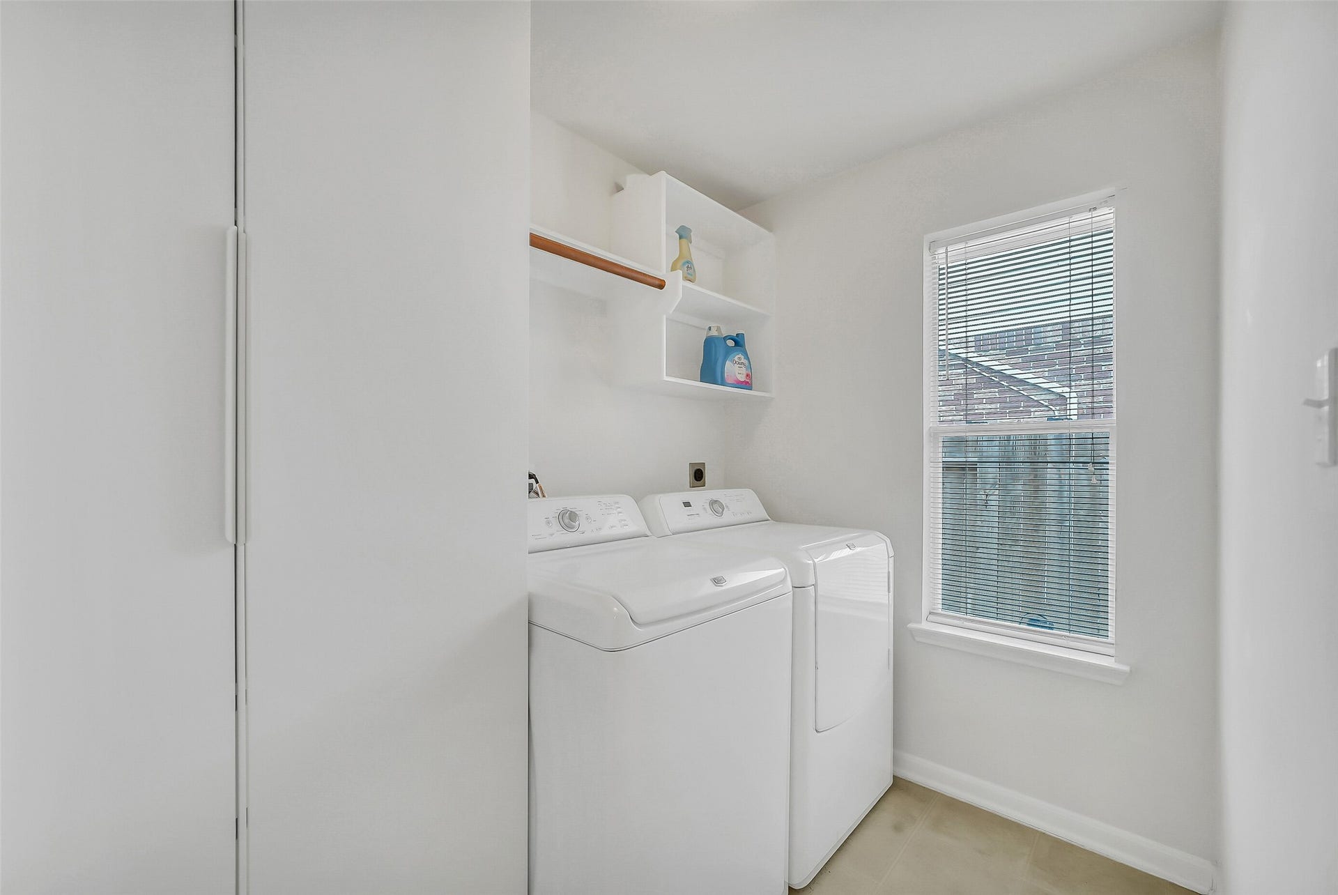 11219 Timbercreek Falls Drive, Houston, TX 77095 Landry room.