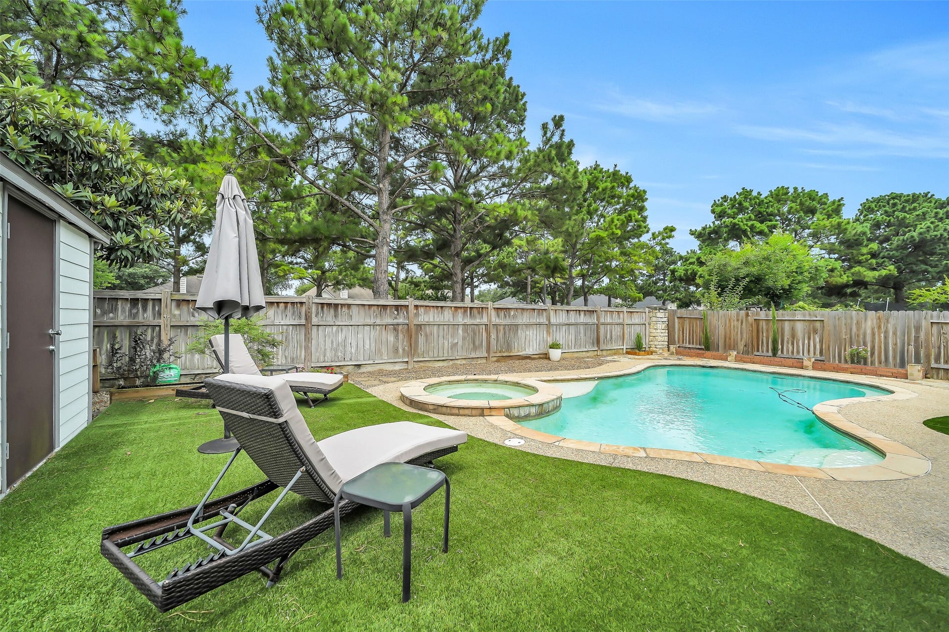 11219 Timbercreek Falls Drive, Houston, TX 77095 With no neighbors behind, you will have so much privacy.