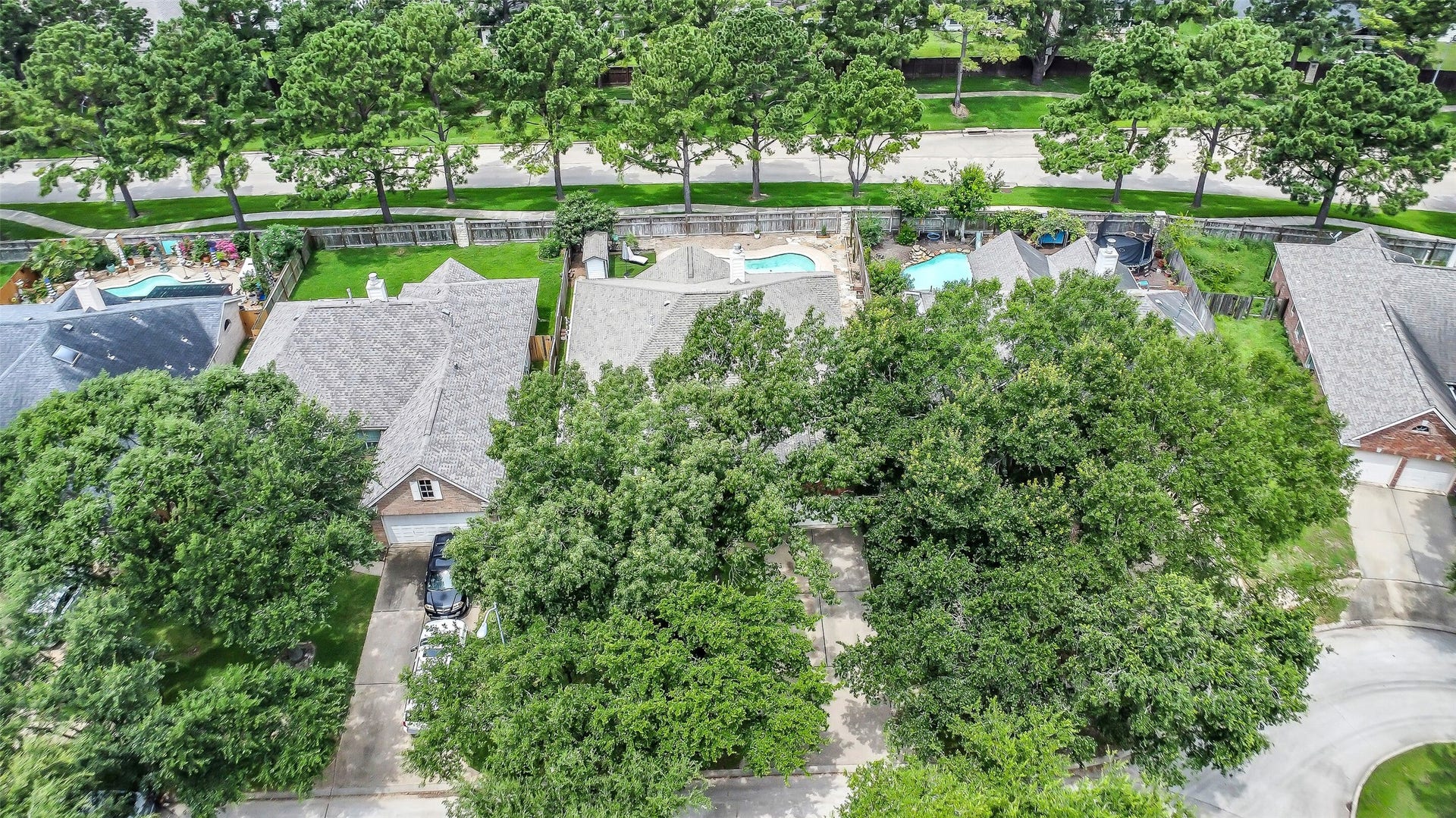 11219 Timbercreek Falls Drive, Houston, TX 77095 The mature trees add to the charm of this home. Don't wait, schedule your appointment today!