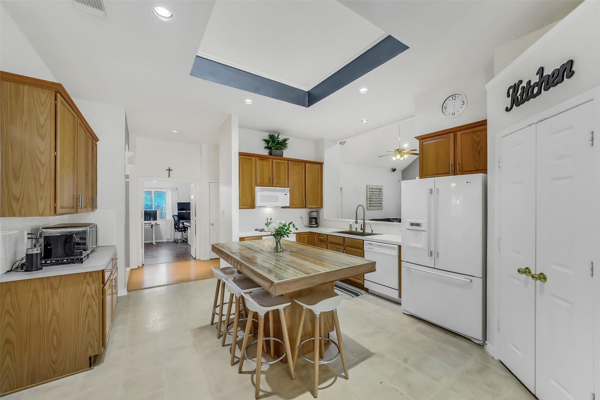 11219 Timbercreek Falls Drive, Houston, TX 77095 Kitchen with modern appliances, perfect for cooking and entertaining and offers easy access to the formal dining.