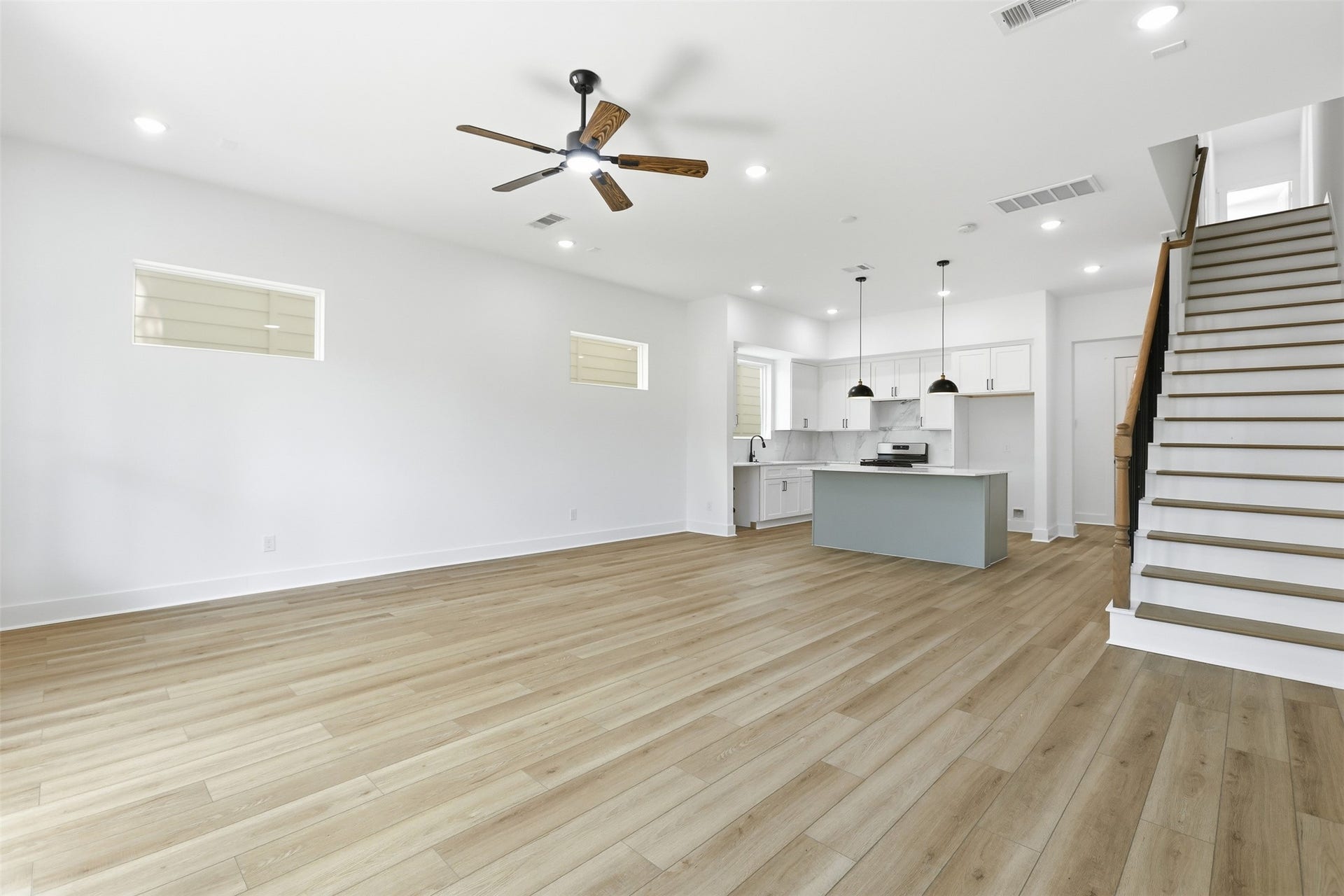 106 Luetta Street, Houston, TX 77076 106 Luetta Street, Houston, TX 77076