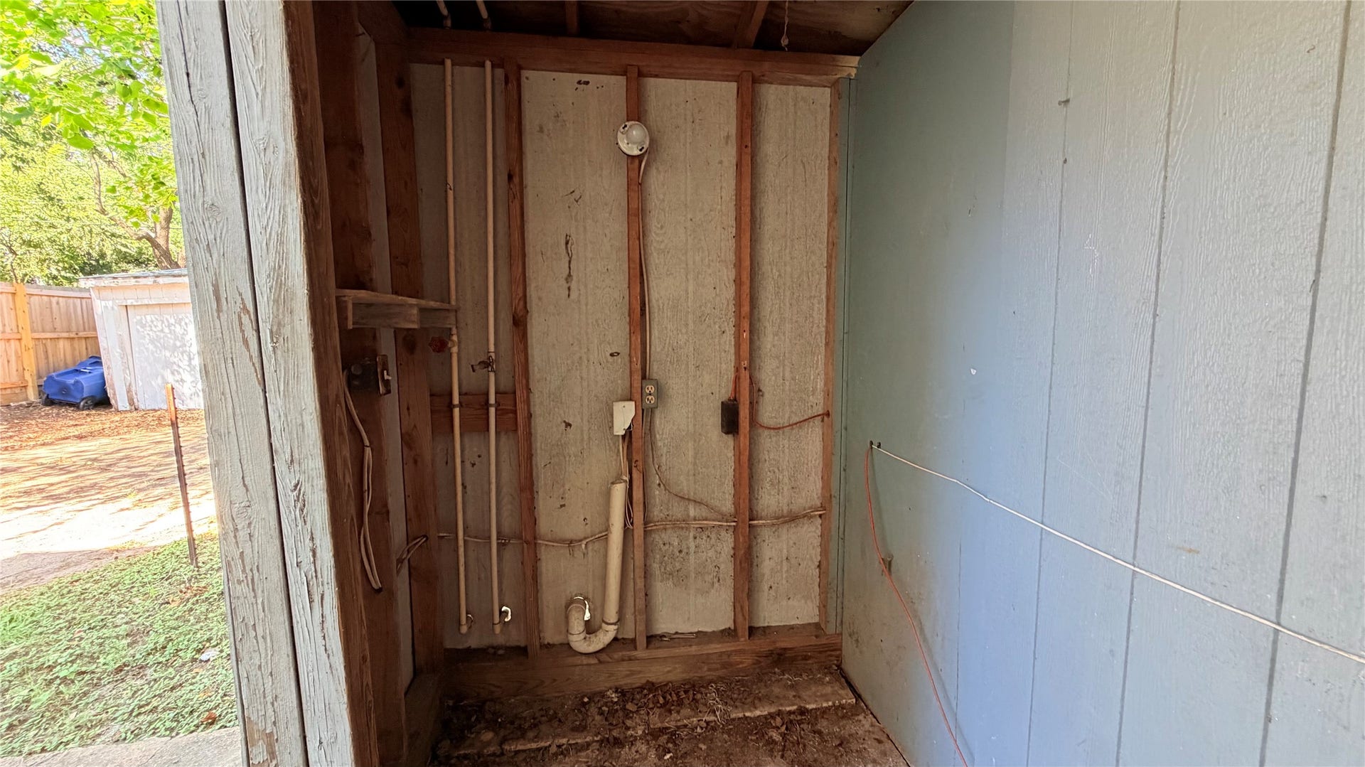 1120 Hunter Drive, #A, Texas City, TX 77590 Washer and Dryer Connections