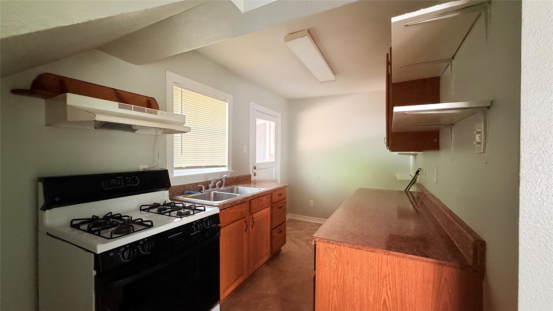 1120 Hunter Drive, #A, Texas City, TX 77590 Kitchen