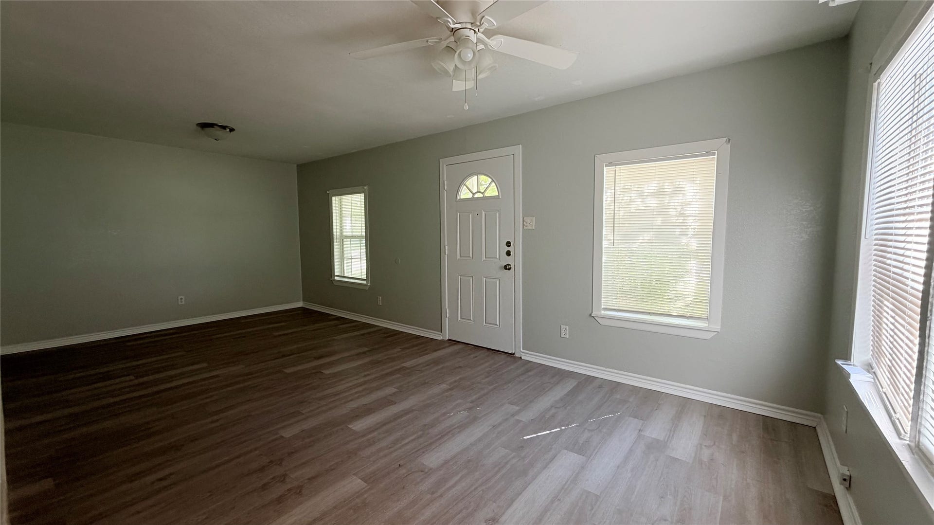 1120 Hunter Drive, #A, Texas City, TX 77590 Family Room