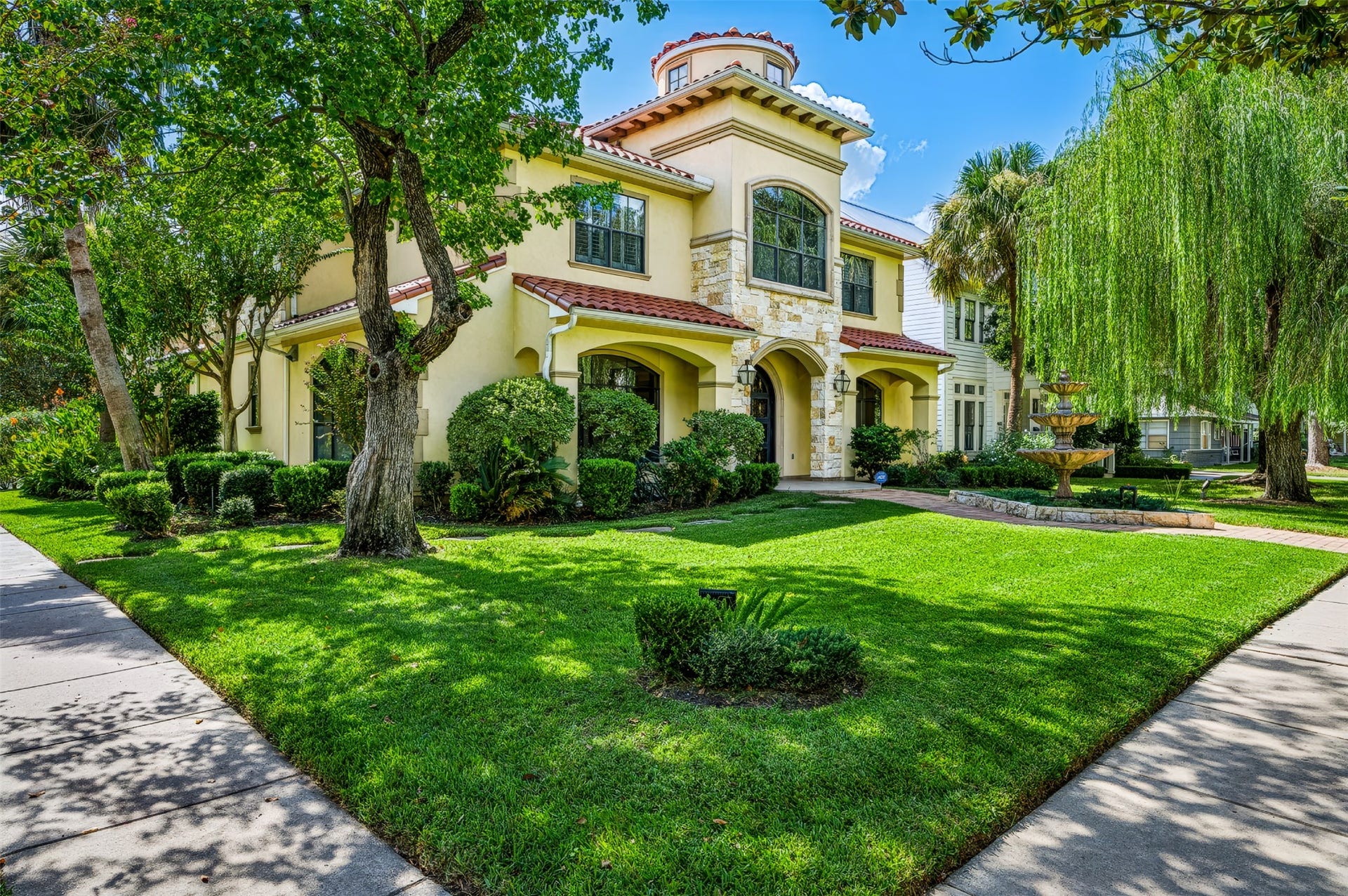 4601 Birch Street, Bellaire, TX 77401