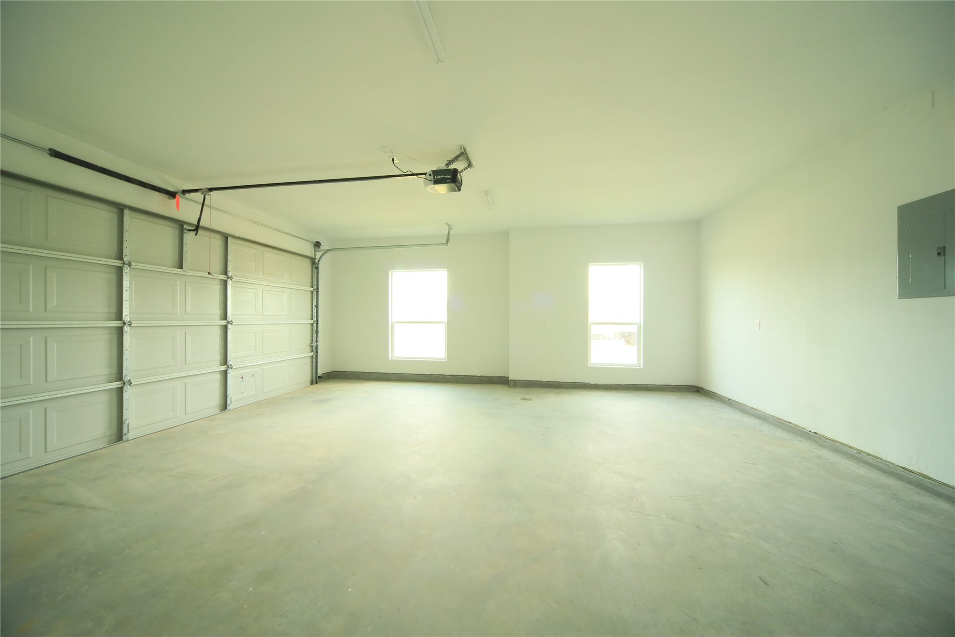 12328 N Chestnut Hills Drive, Conroe, TX 77303 Garage