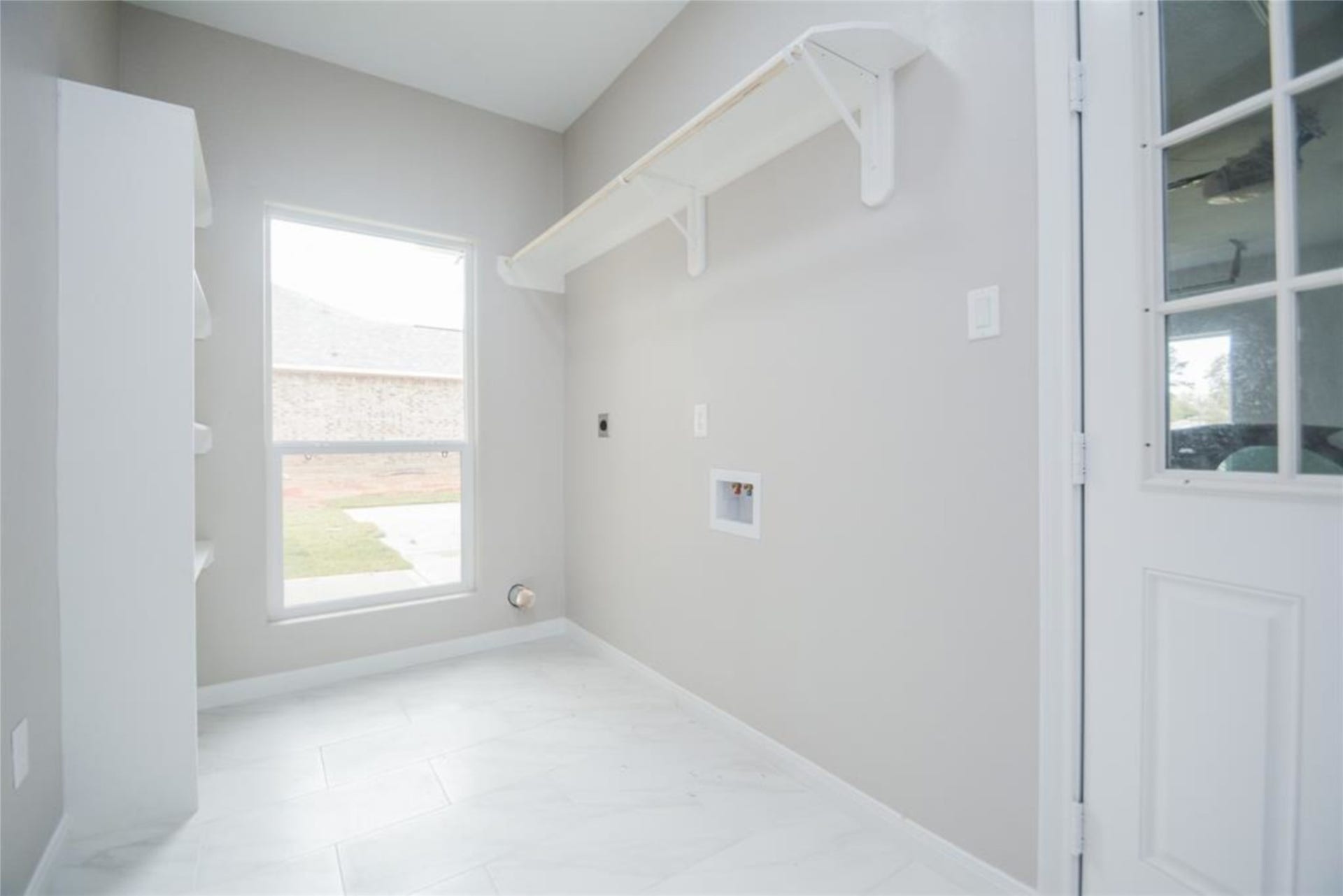 12328 N Chestnut Hills Drive, Conroe, TX 77303 Laundry Room