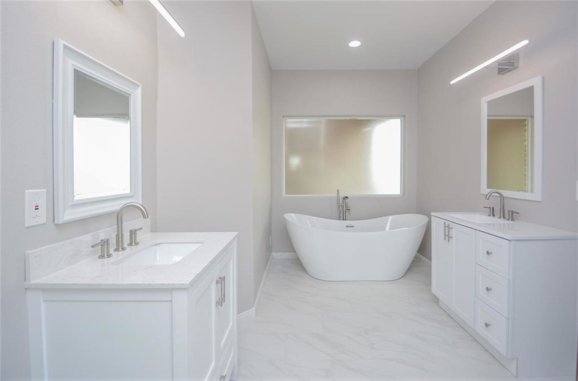 12328 N Chestnut Hills Drive, Conroe, TX 77303 Master Bathroom