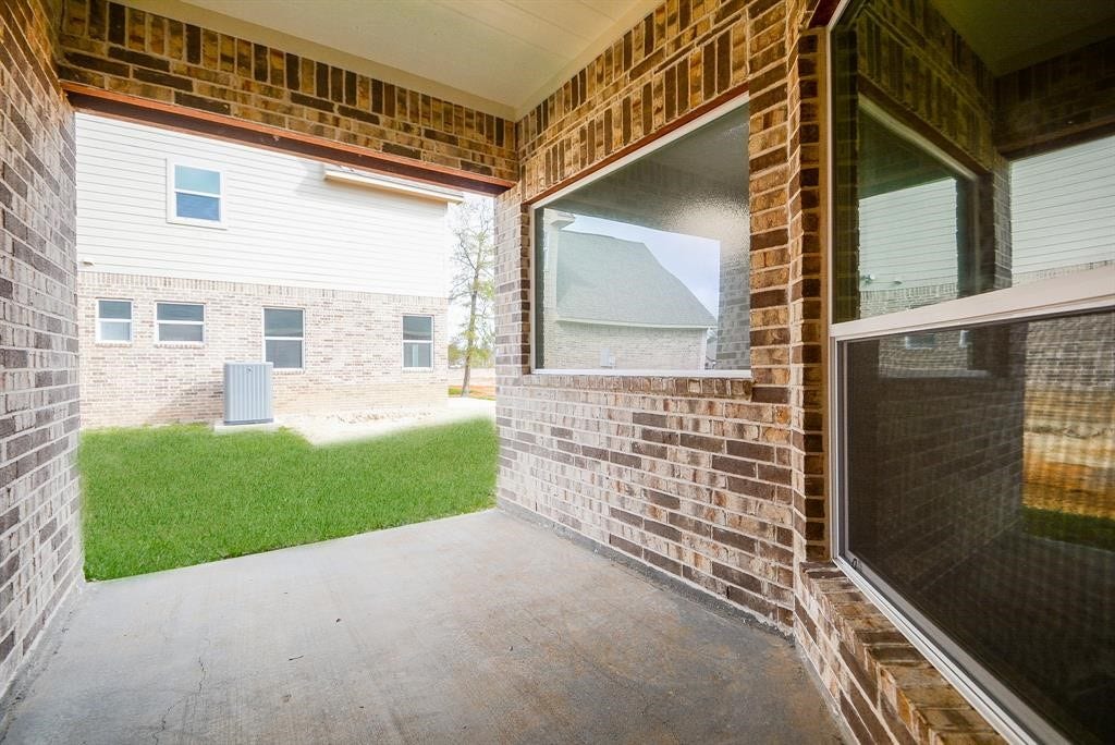 12328 N Chestnut Hills Drive, Conroe, TX 77303 Side Porch