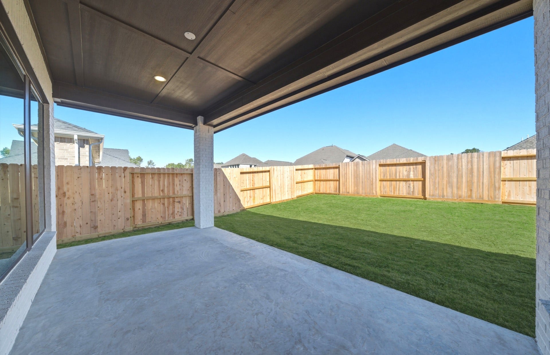 9733 Roaring River Falls Lane, Porter, TX 77365