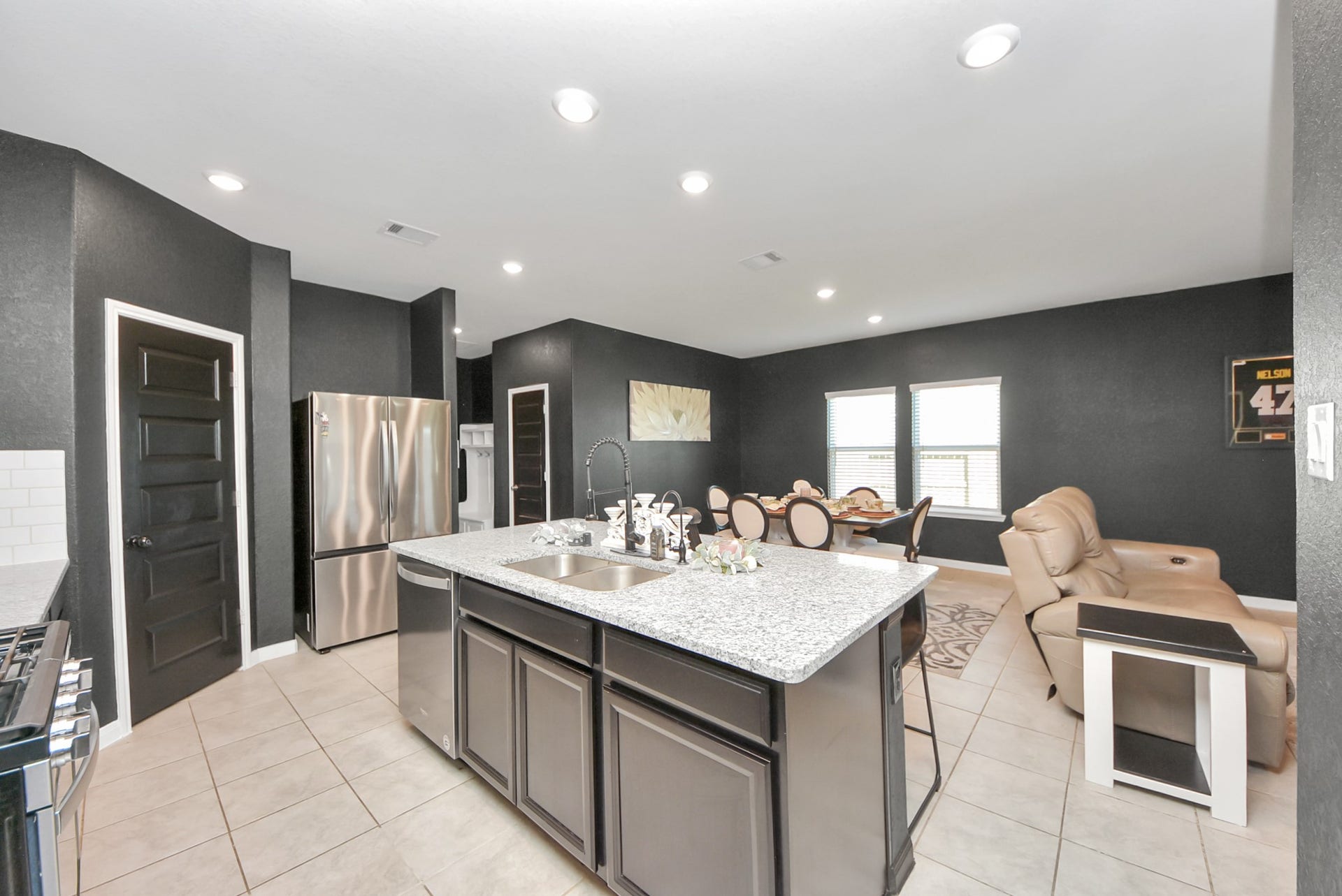 930 Pismo Lane, Rosharon, TX 77583 The space flows seamlessly into a cozy dining area and comfortable living room, highlighted by natural light from large windows.