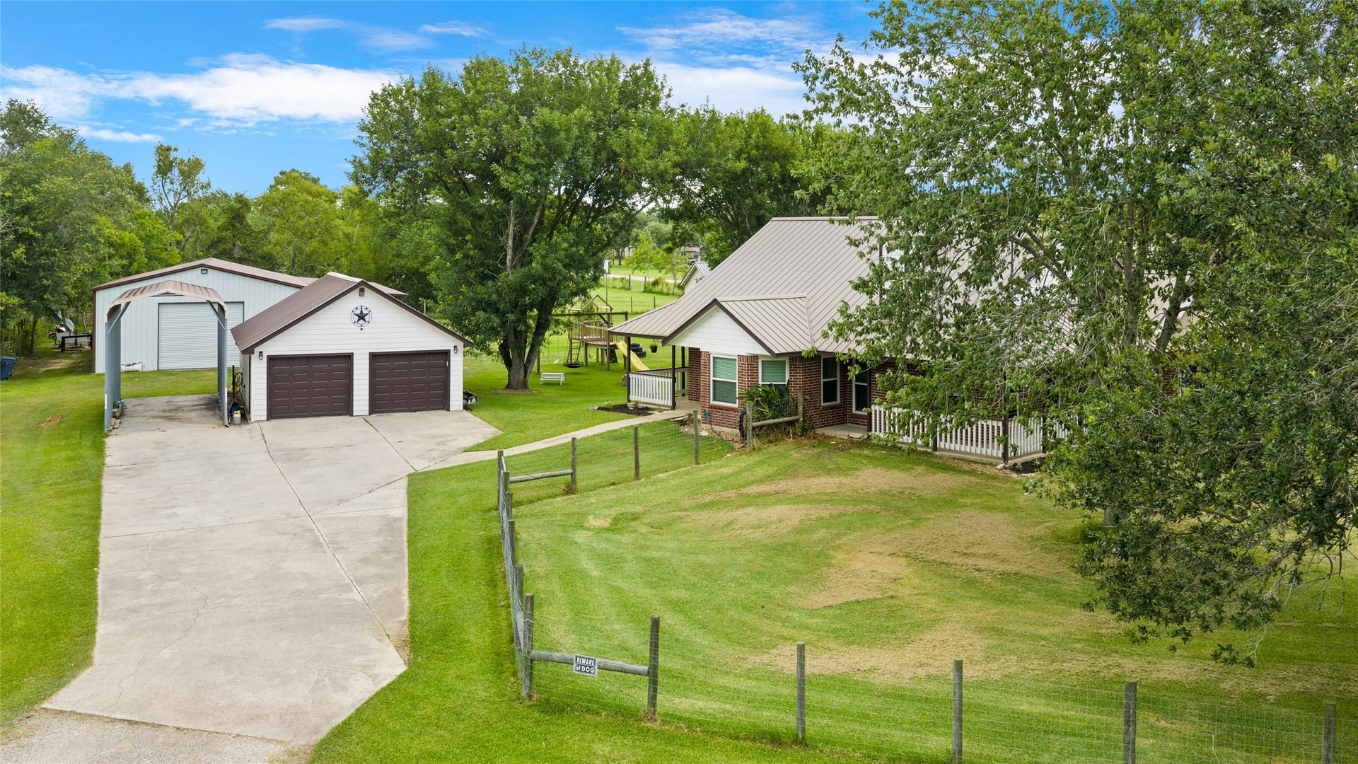 7460 Commander Roland Drive, Hitchcock, TX 77563 7460 Commander Roland Drive, Hitchcock, TX 77563