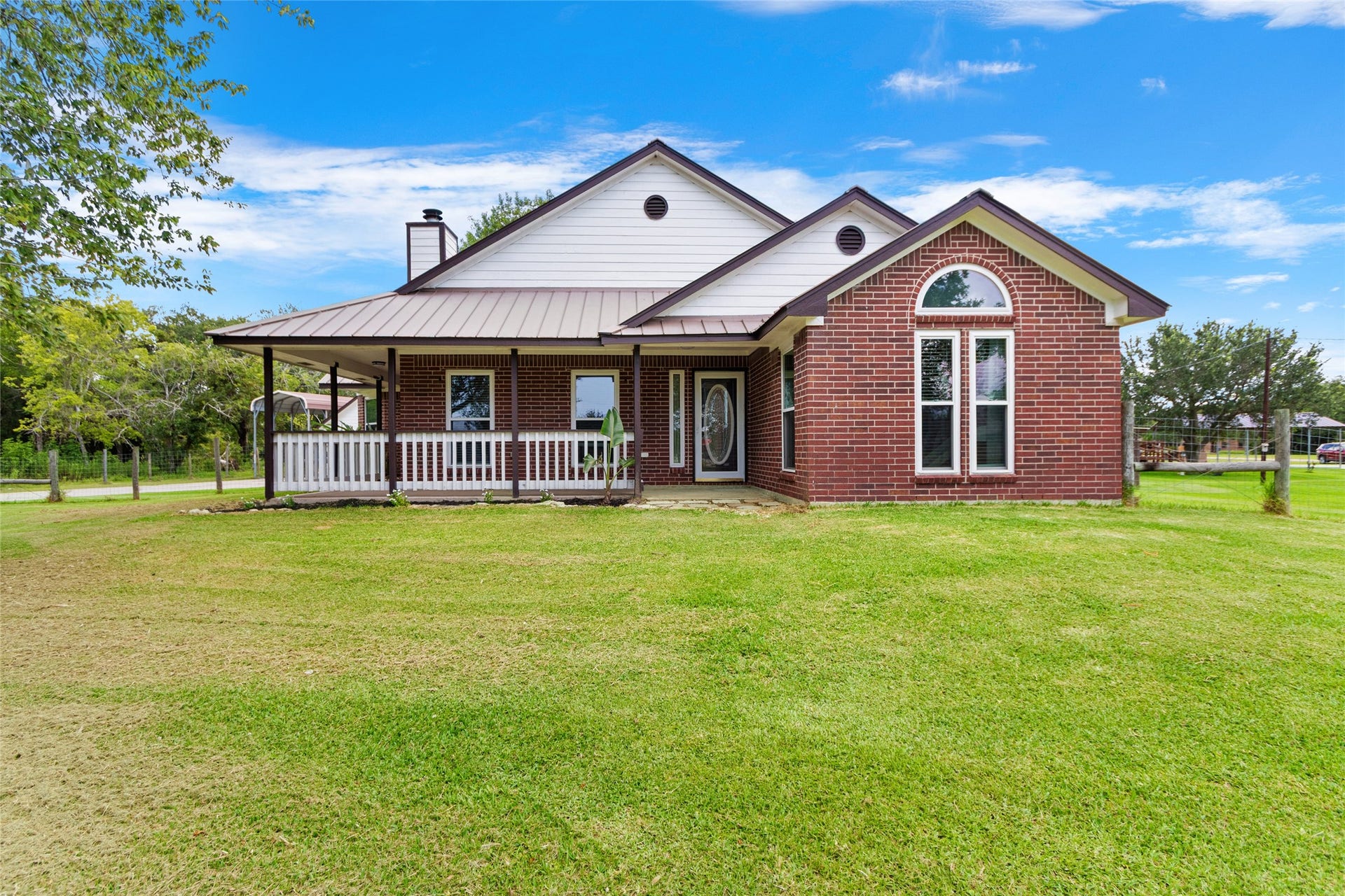 7460 Commander Roland Drive, Hitchcock, TX 77563 7460 Commander Roland Drive, Hitchcock, TX 77563