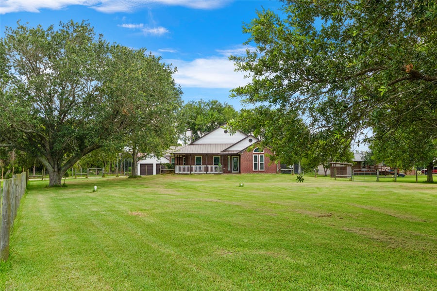 Property photo for 7460 Commander Roland Drive, Hitchcock, TX