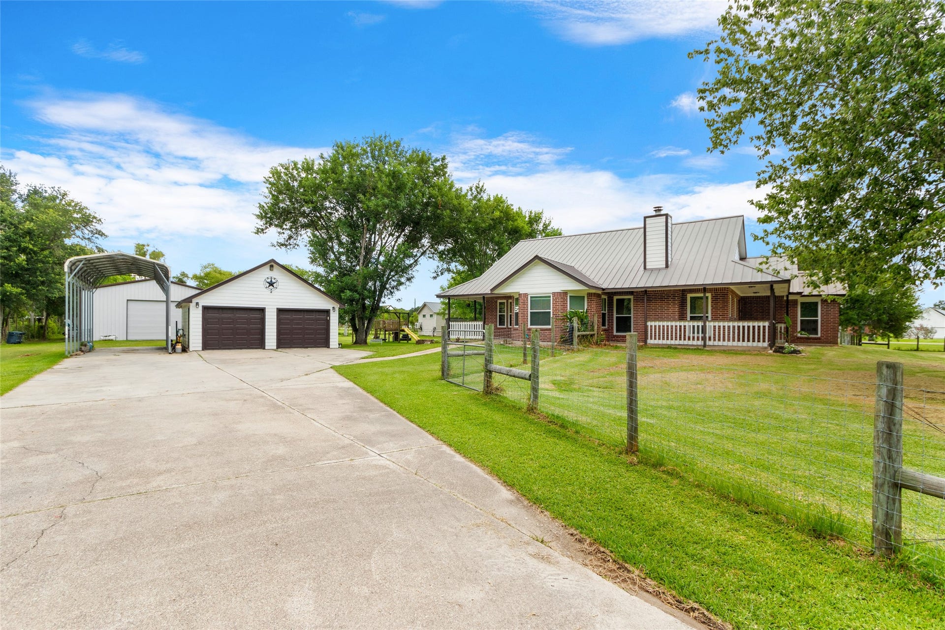 7460 Commander Roland Drive, Hitchcock, TX 77563 7460 Commander Roland Drive, Hitchcock, TX 77563