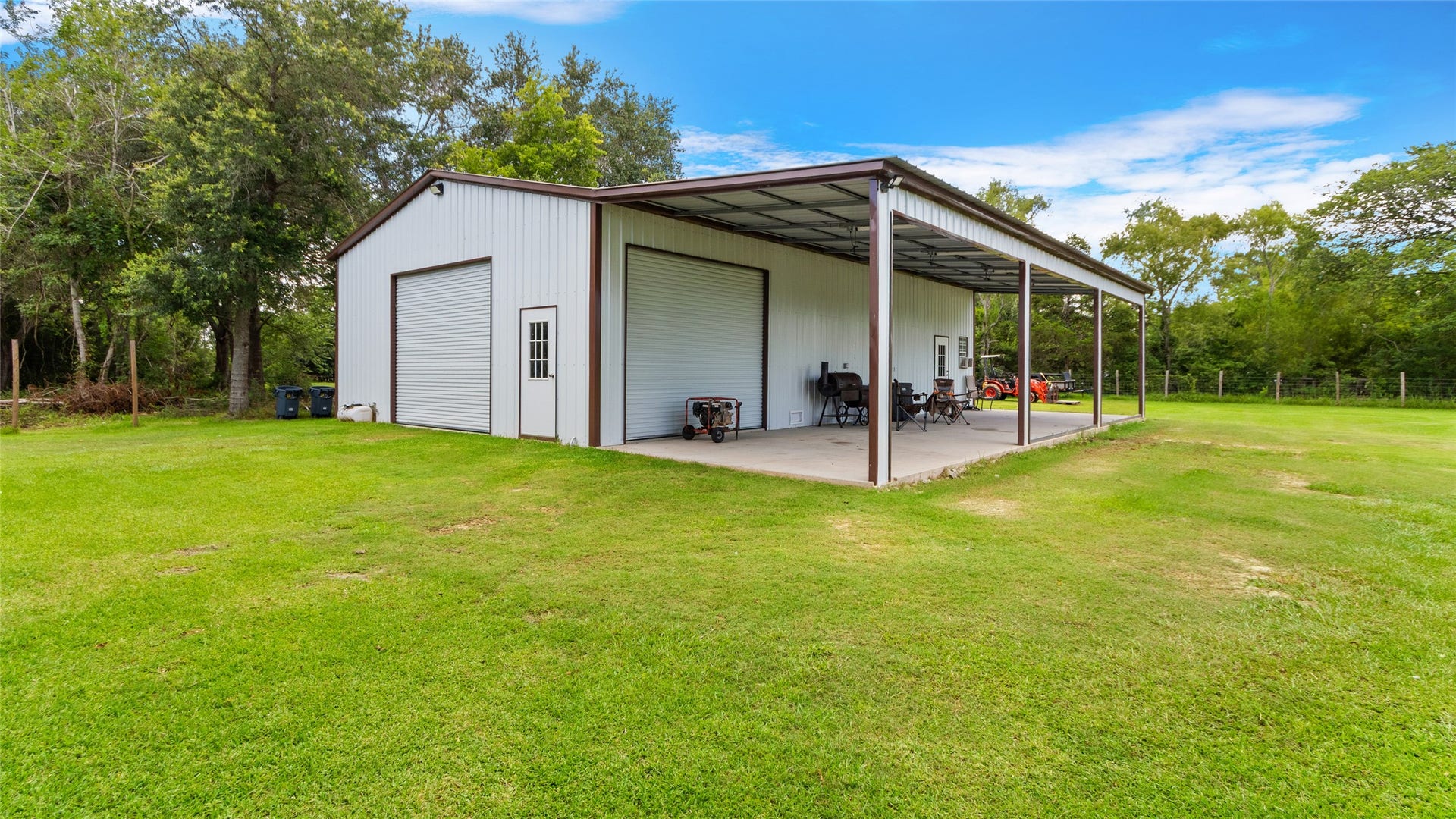 7460 Commander Roland Drive, Hitchcock, TX 77563 40x60 shop