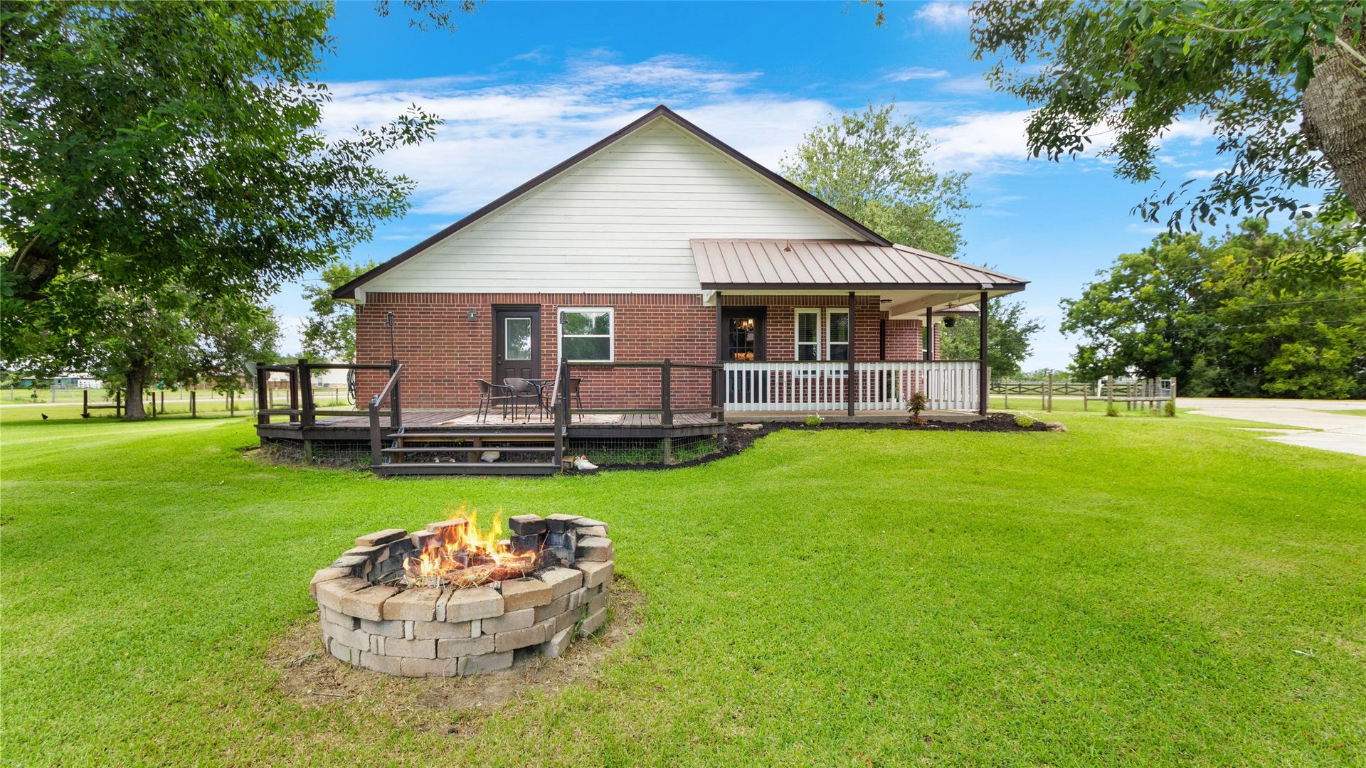 7460 Commander Roland Drive, Hitchcock, TX 77563 7460 Commander Roland Drive, Hitchcock, TX 77563