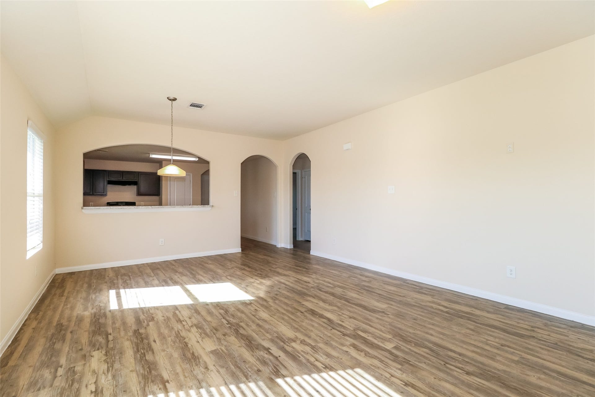 2430 Jonahs Way, Houston, TX 77073 Photos may be representative of the floor plan and not the exact home. Finishes, layout, and features of the actual property for lease may vary.