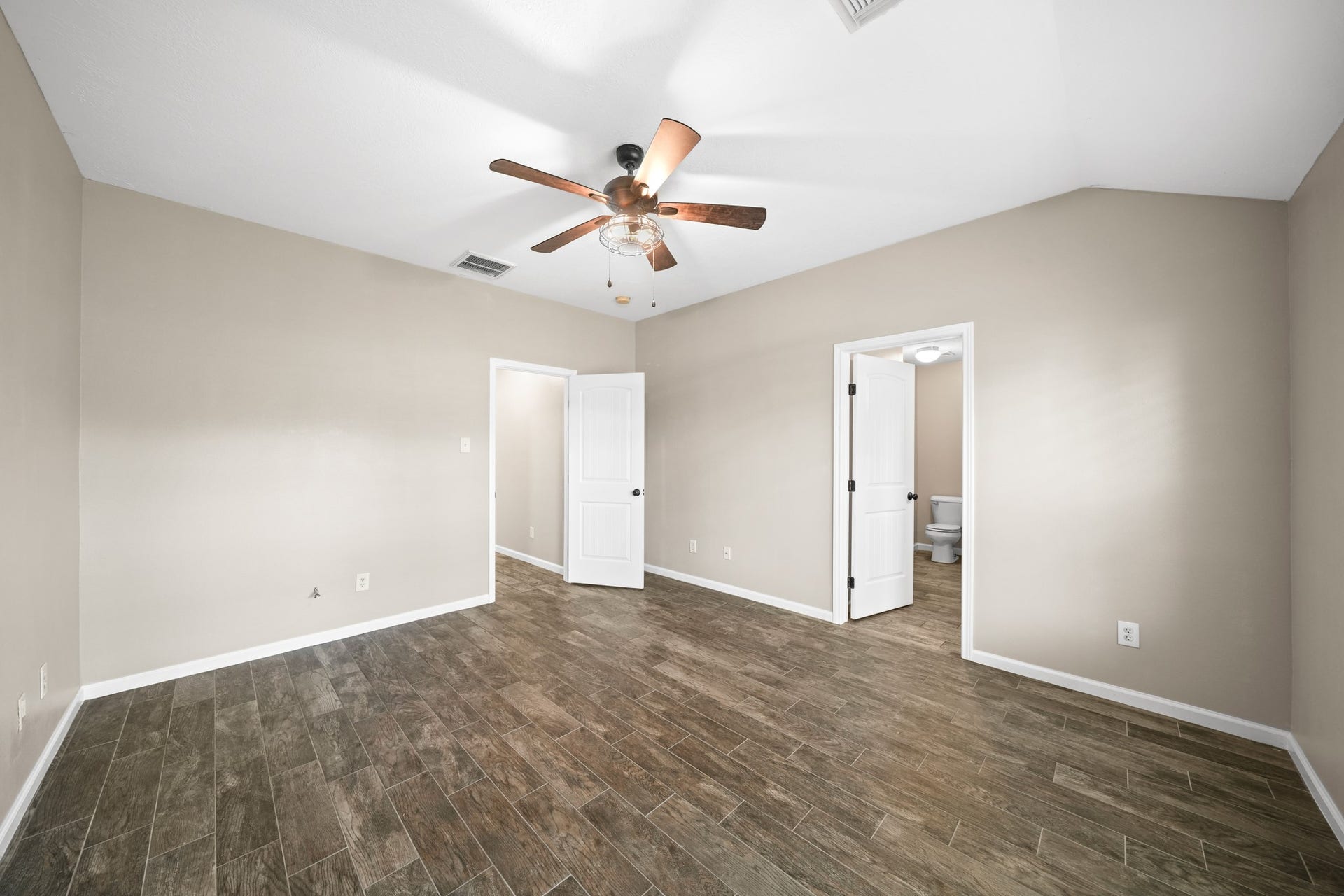 6816 Arbor Hollow Lane, Dickinson, TX 77539 Primary Bedroom