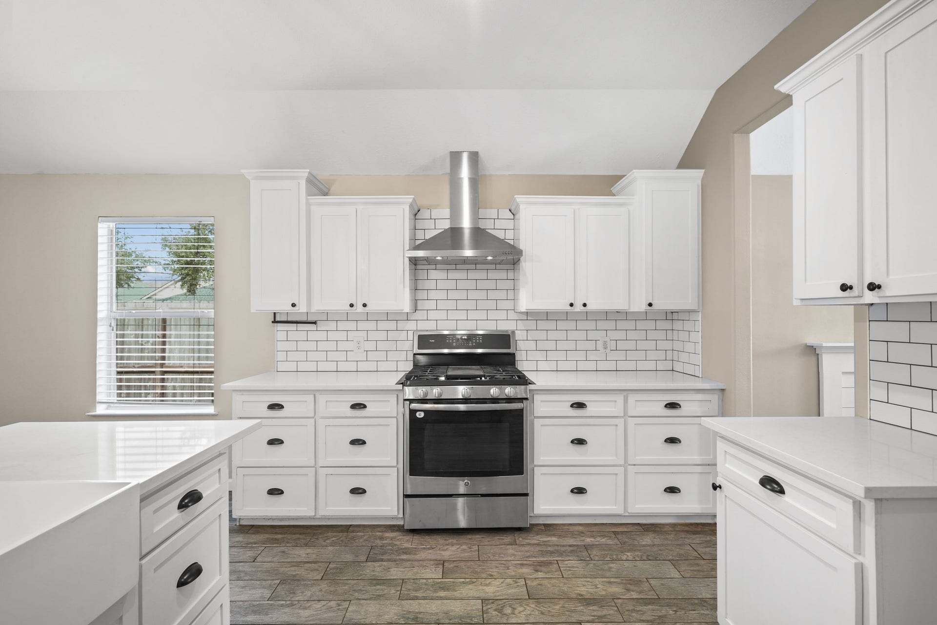 6816 Arbor Hollow Lane, Dickinson, TX 77539 Beautifully updated kitchen