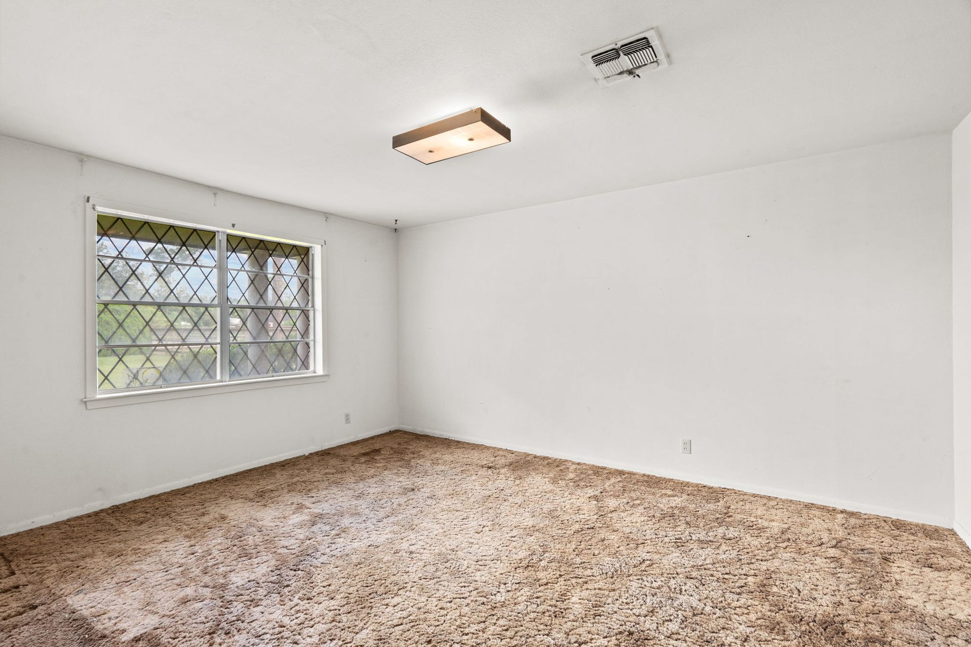8218 Avenue M, Santa Fe, TX 77510 Living area with natural light and neutral walls.
