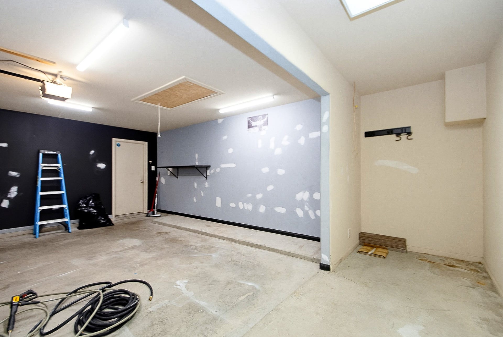 13406 Quail Landing Lane, Rosharon, TX 77583 The oversized garage has an additional 19 X 4 storage space!