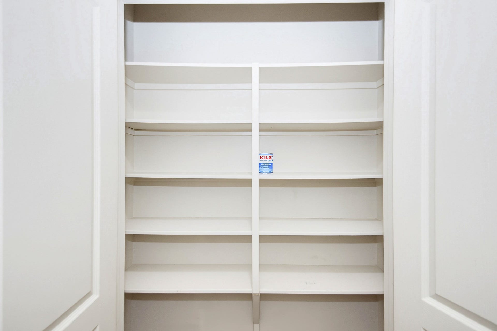 13406 Quail Landing Lane, Rosharon, TX 77583 A hallway closet offering ample storage.