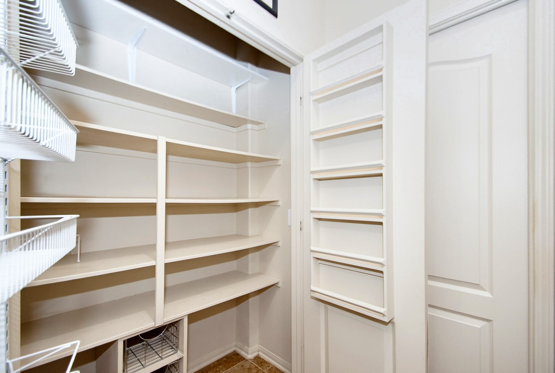 13406 Quail Landing Lane, Rosharon, TX 77583 Sizable pantry with great storage!