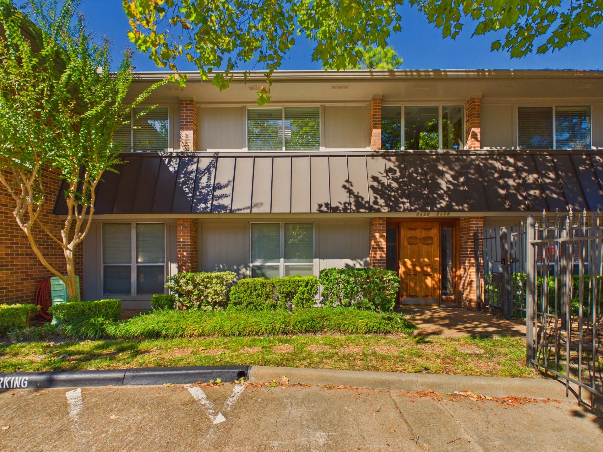 6404 Bayou Glen Road, Houston, TX 77057 Unit is Conveniently Located at the Front of the Subdivision
