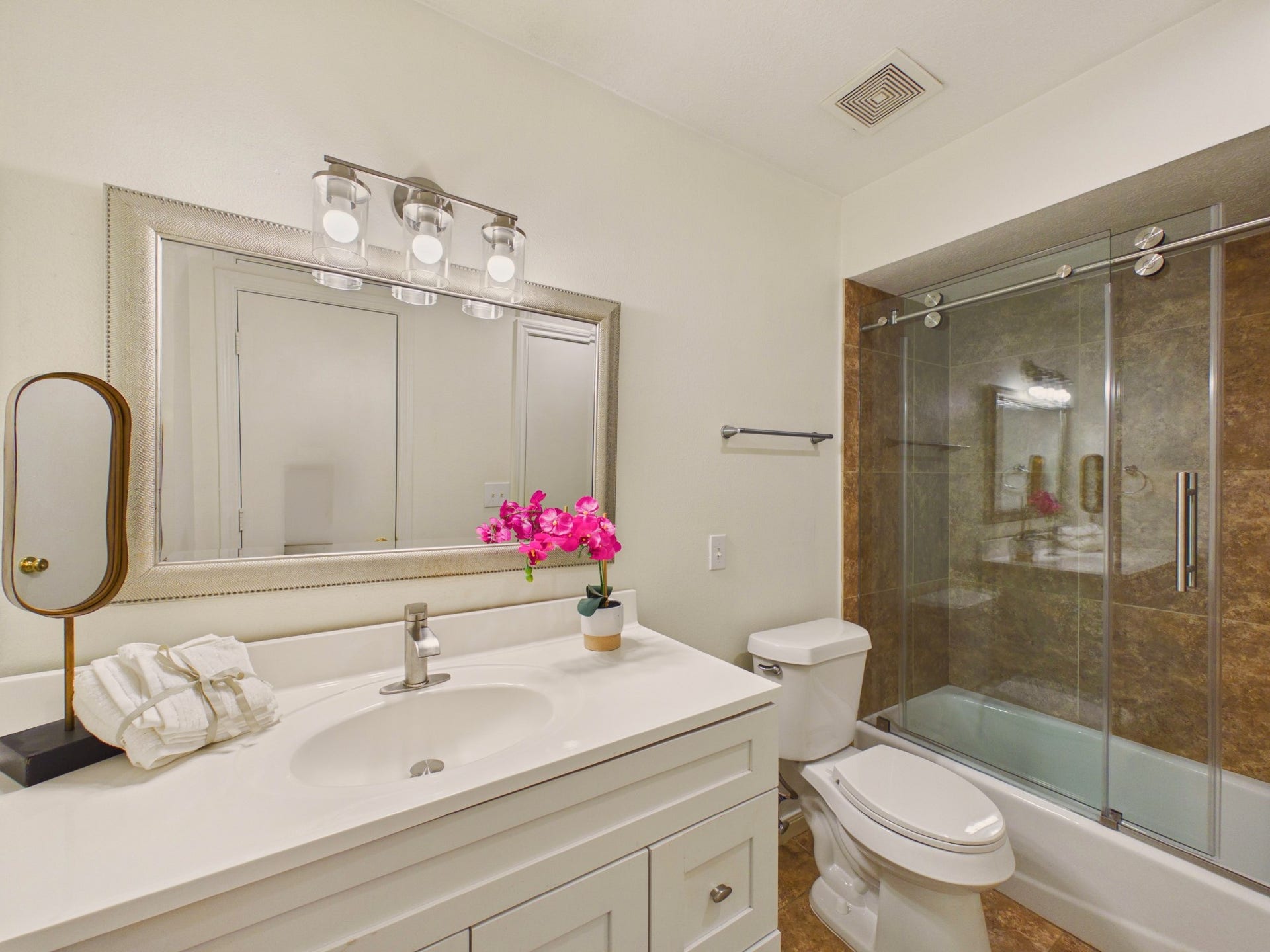 6404 Bayou Glen Road, Houston, TX 77057 Nicely Appointed Bathroom with Large Vanity and Tub/Shower Combo with Glass Shower Door