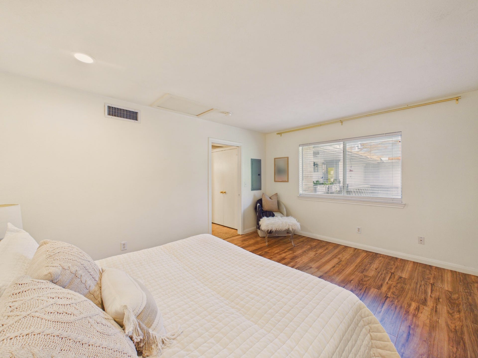 6404 Bayou Glen Road, Houston, TX 77057 6404 Bayou Glen Road, Houston, TX 77057