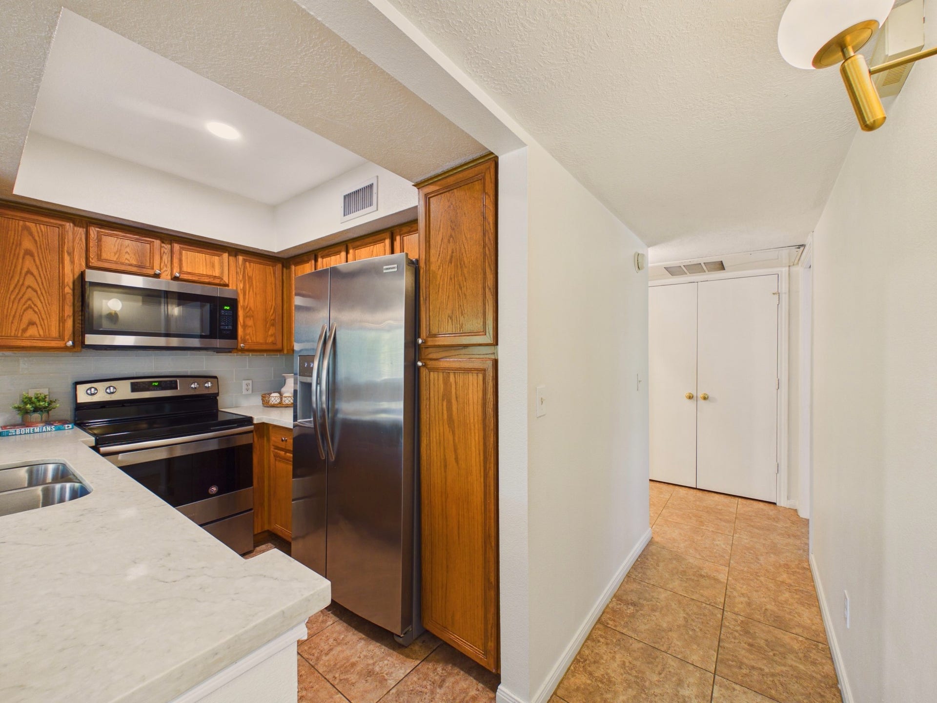 6404 Bayou Glen Road, Houston, TX 77057 Bed, Bath and Utility Closet Down the Hall